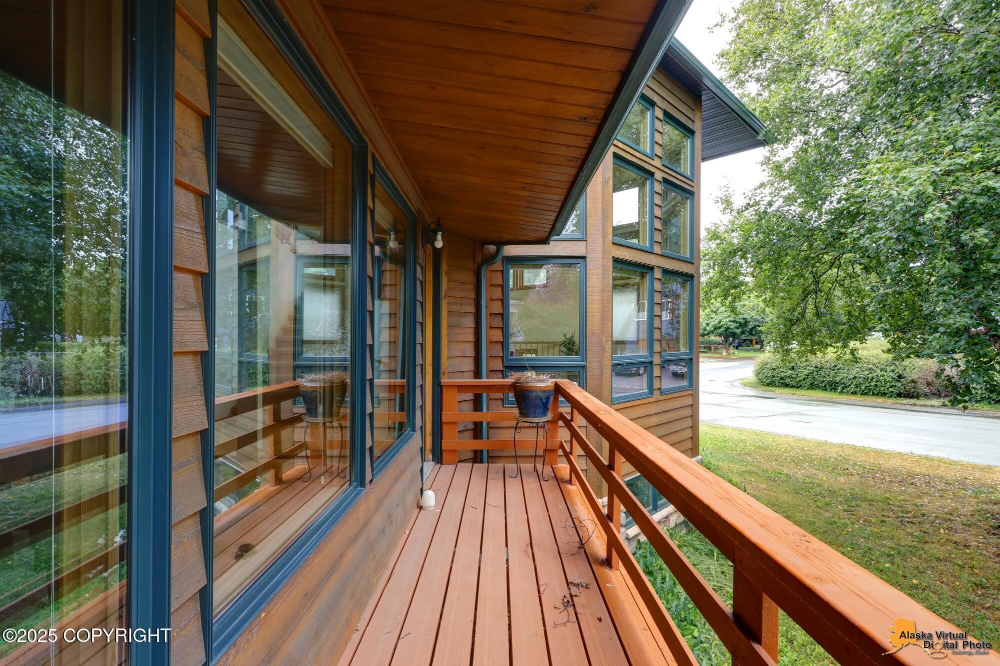 1701 Scenic Way