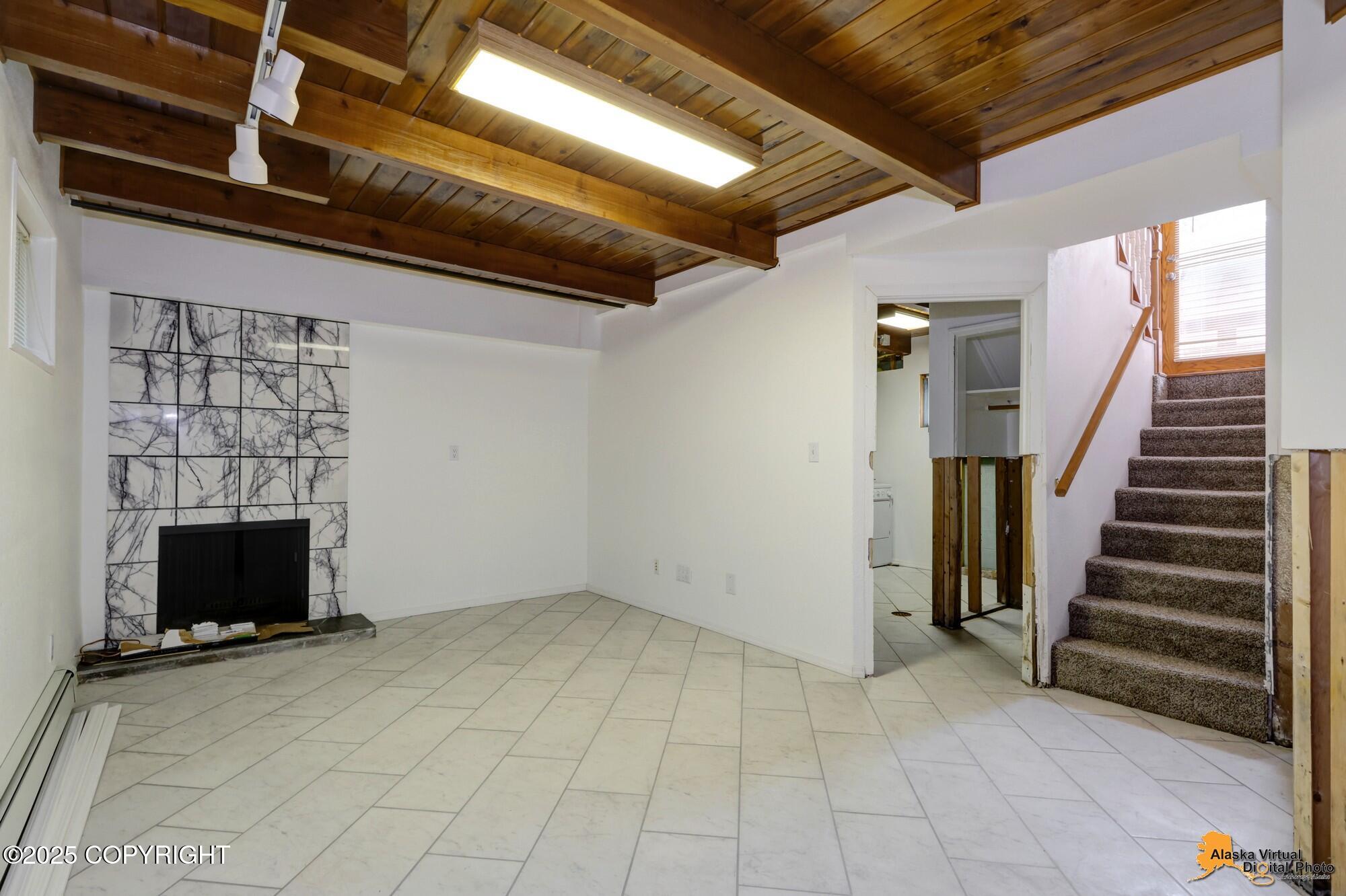 1701 Scenic Way