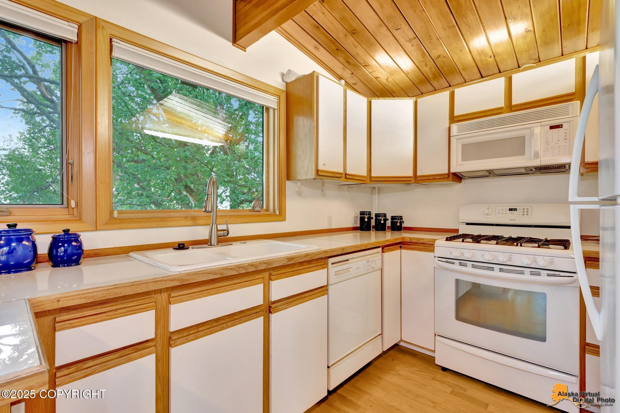 1701 Scenic Way