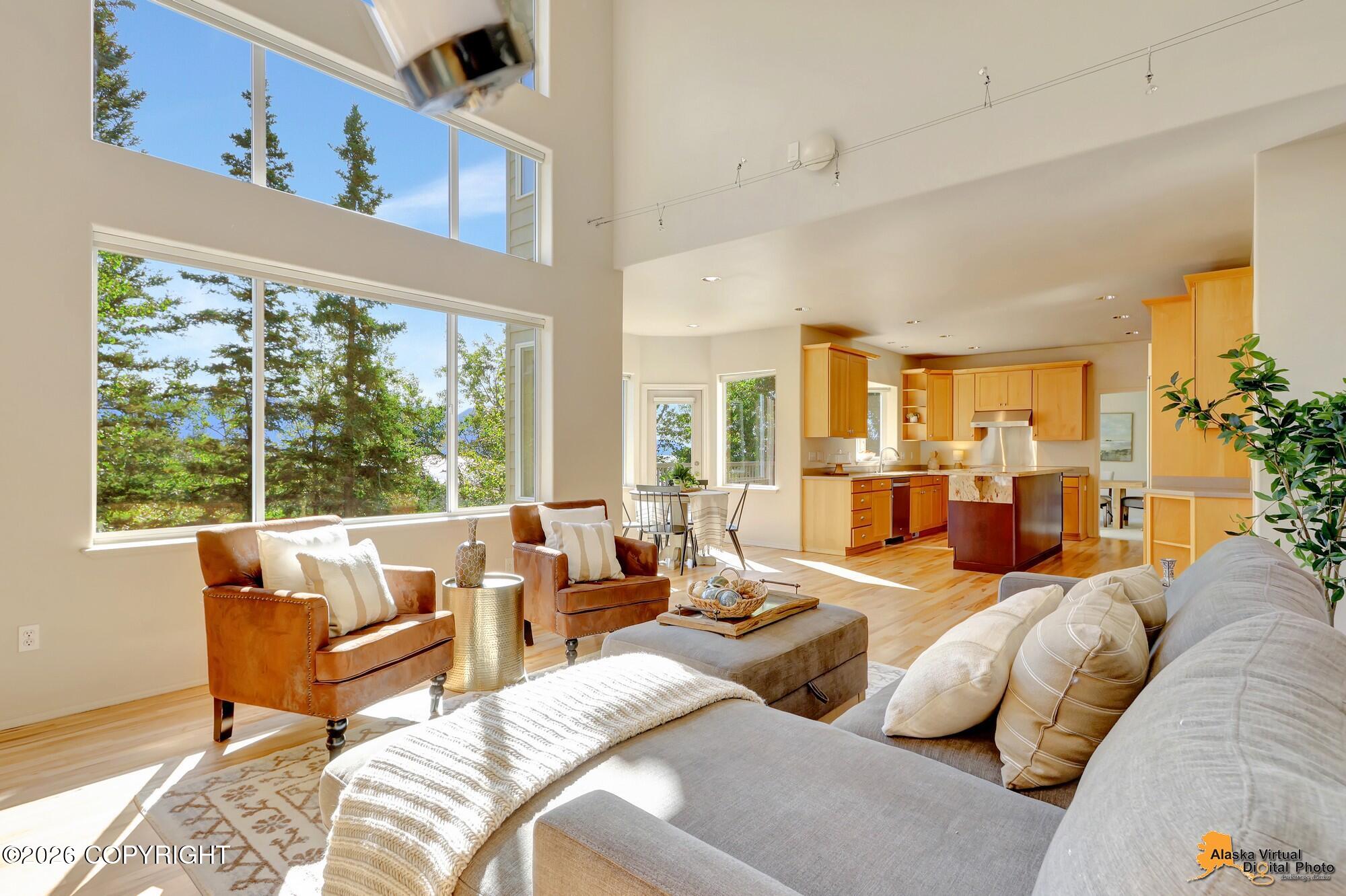 4742 Potter Crest Circle