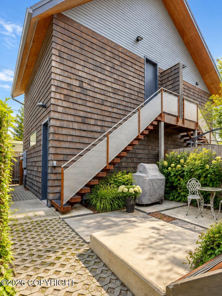 1105 W 11th Avenue