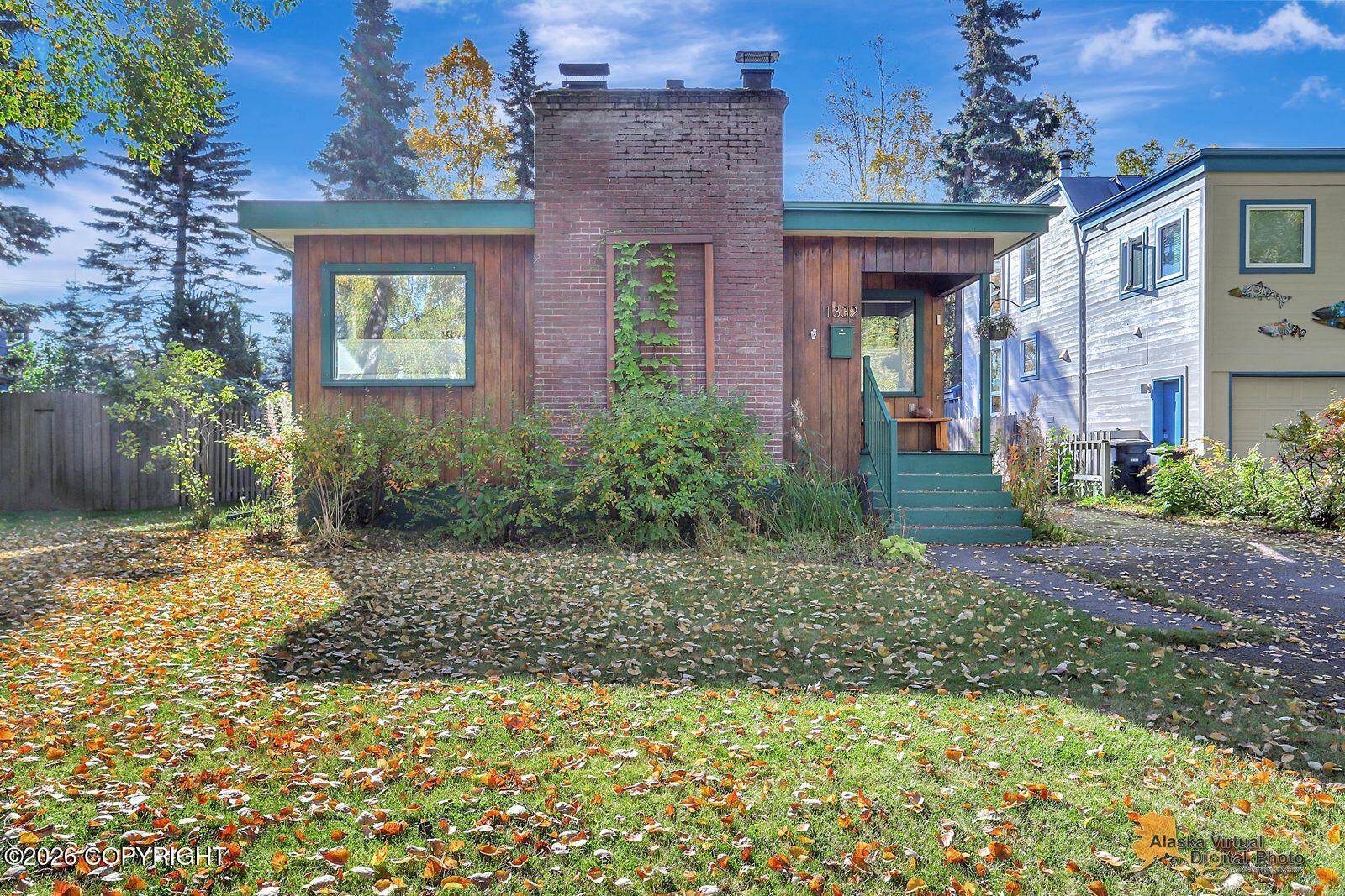 1332 W 12th Avenue