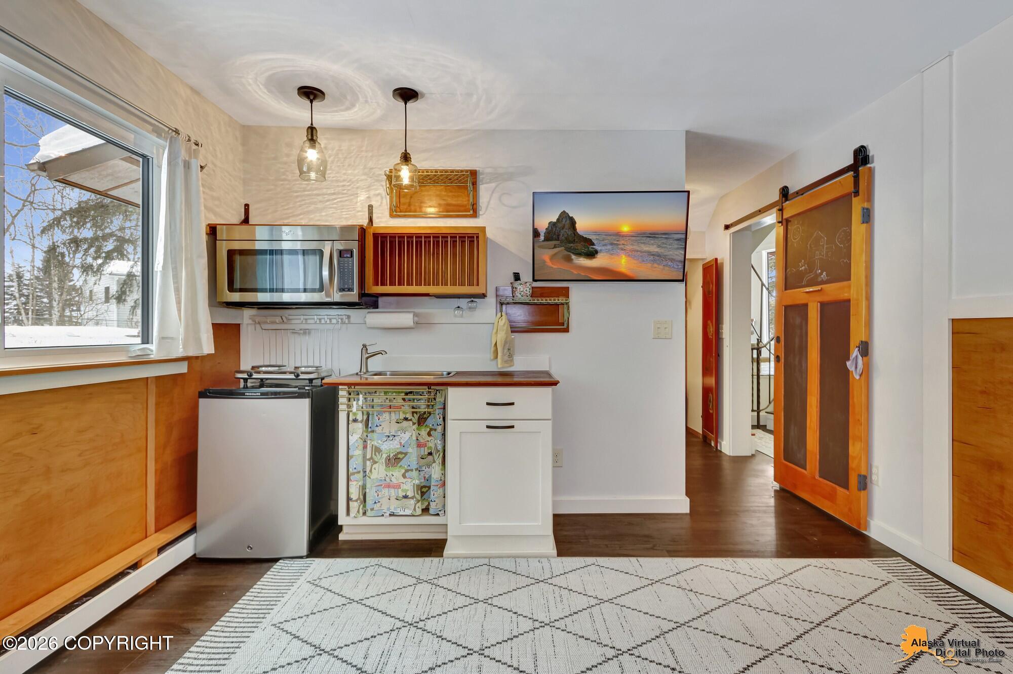 3340 Lakeside Drive