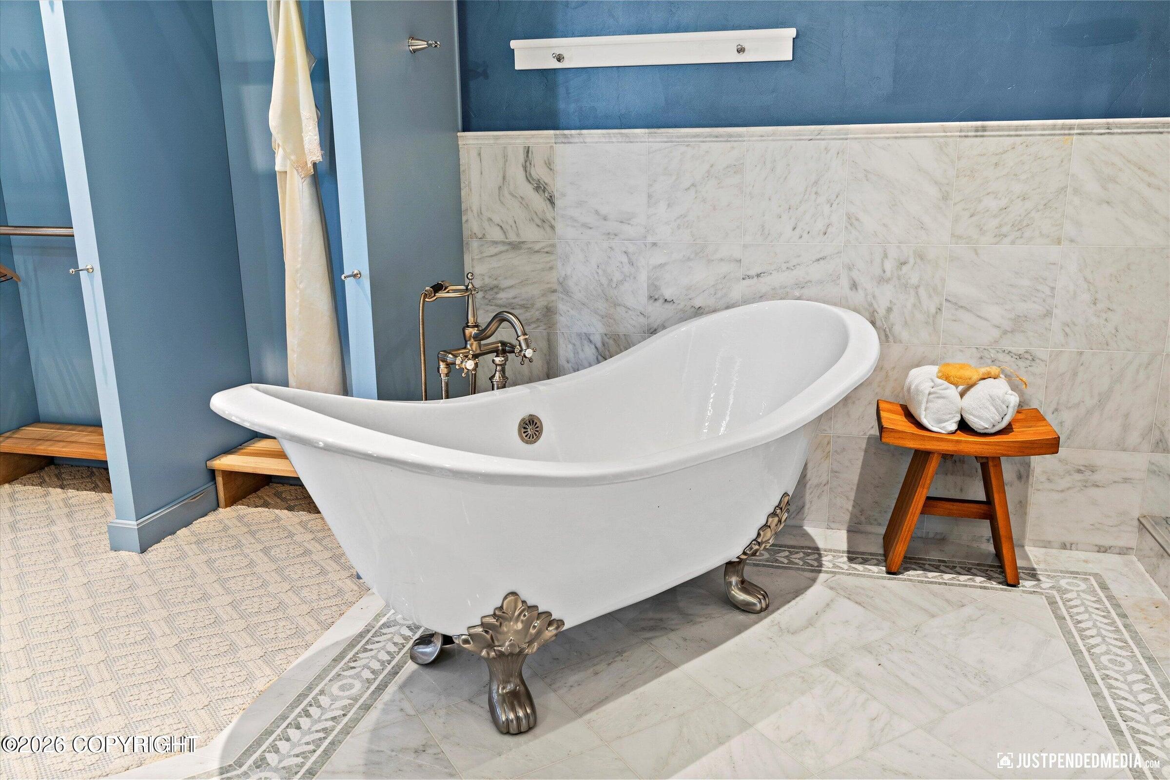 3806 North Point Circle