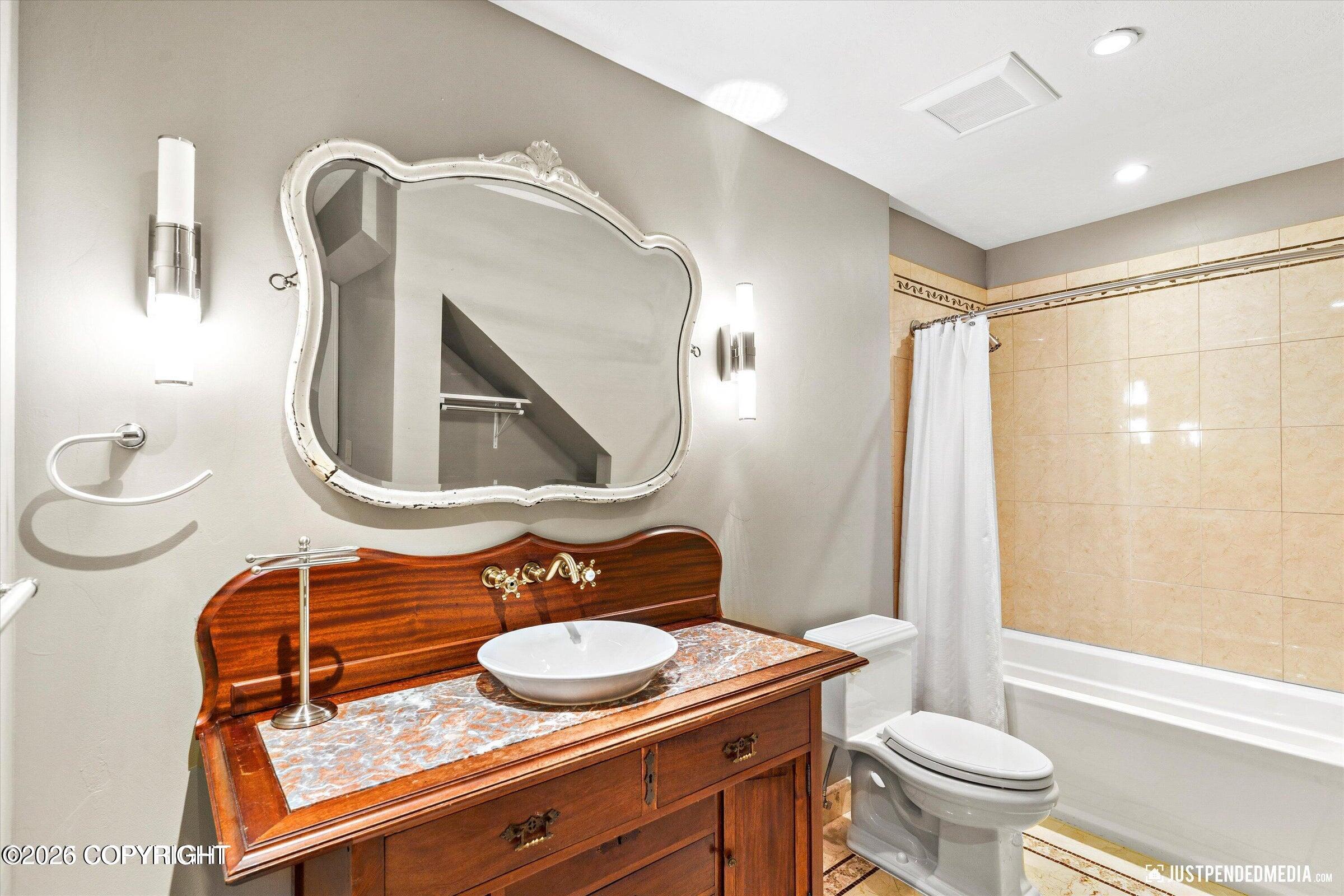 3806 North Point Circle