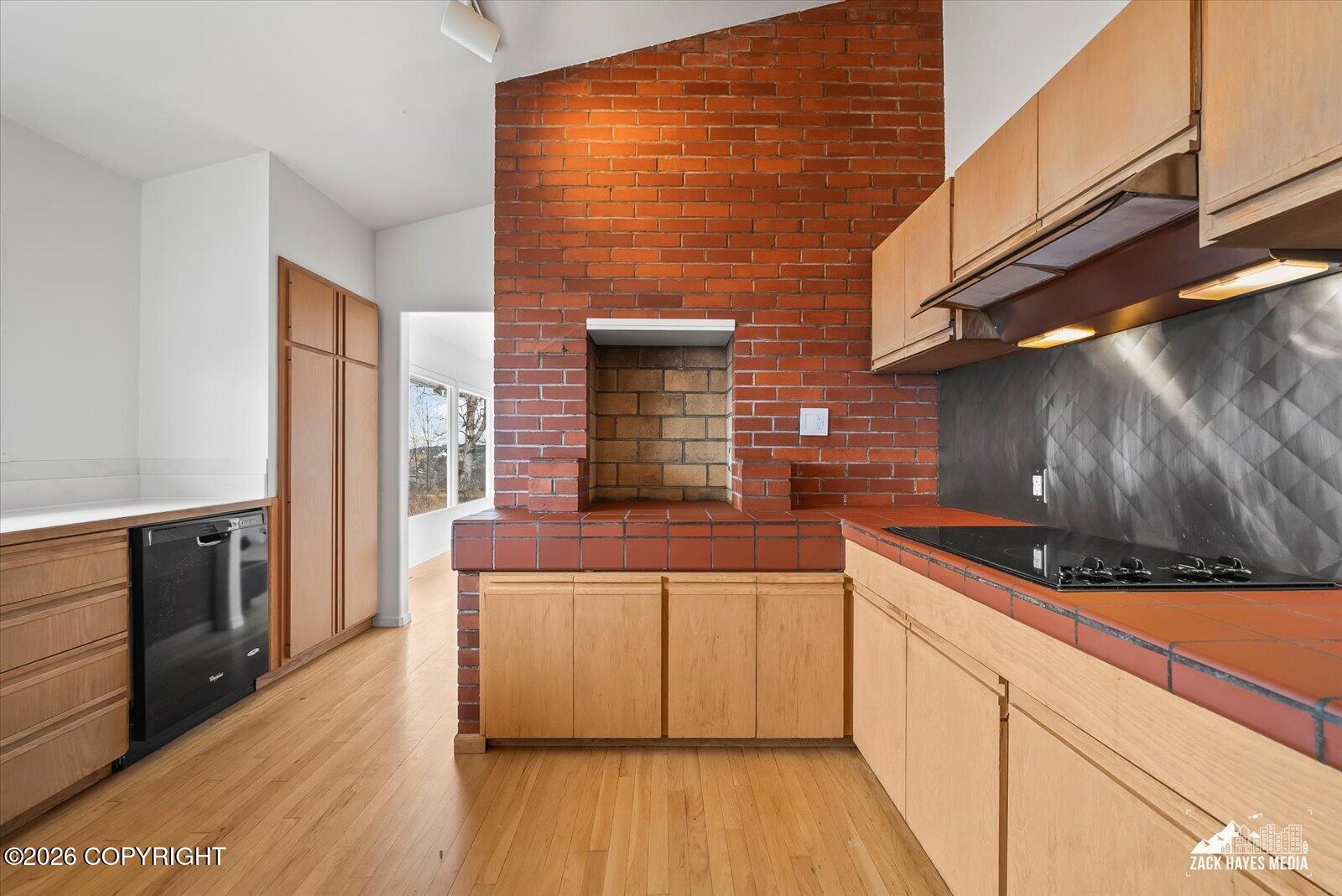1401 W 9th Avenue