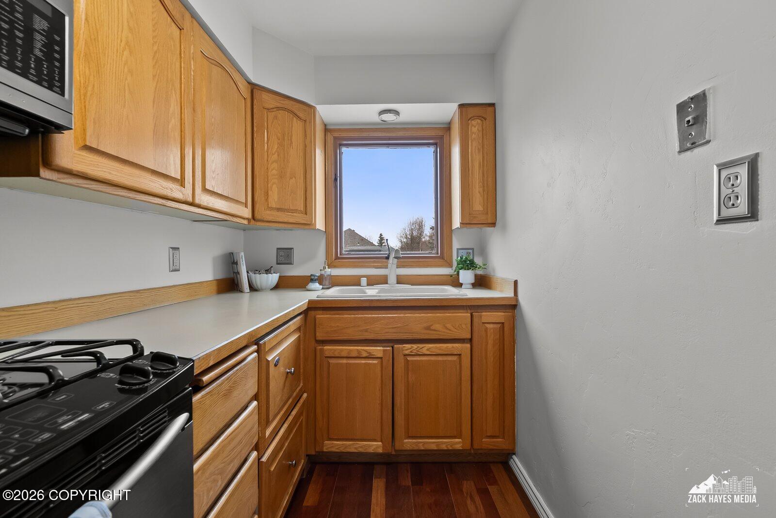 3333 Lakeshore Drive # 10 Unit: #10