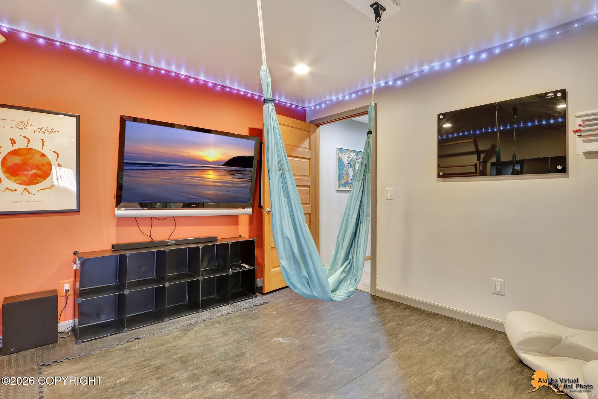 5221 Wandering Drive