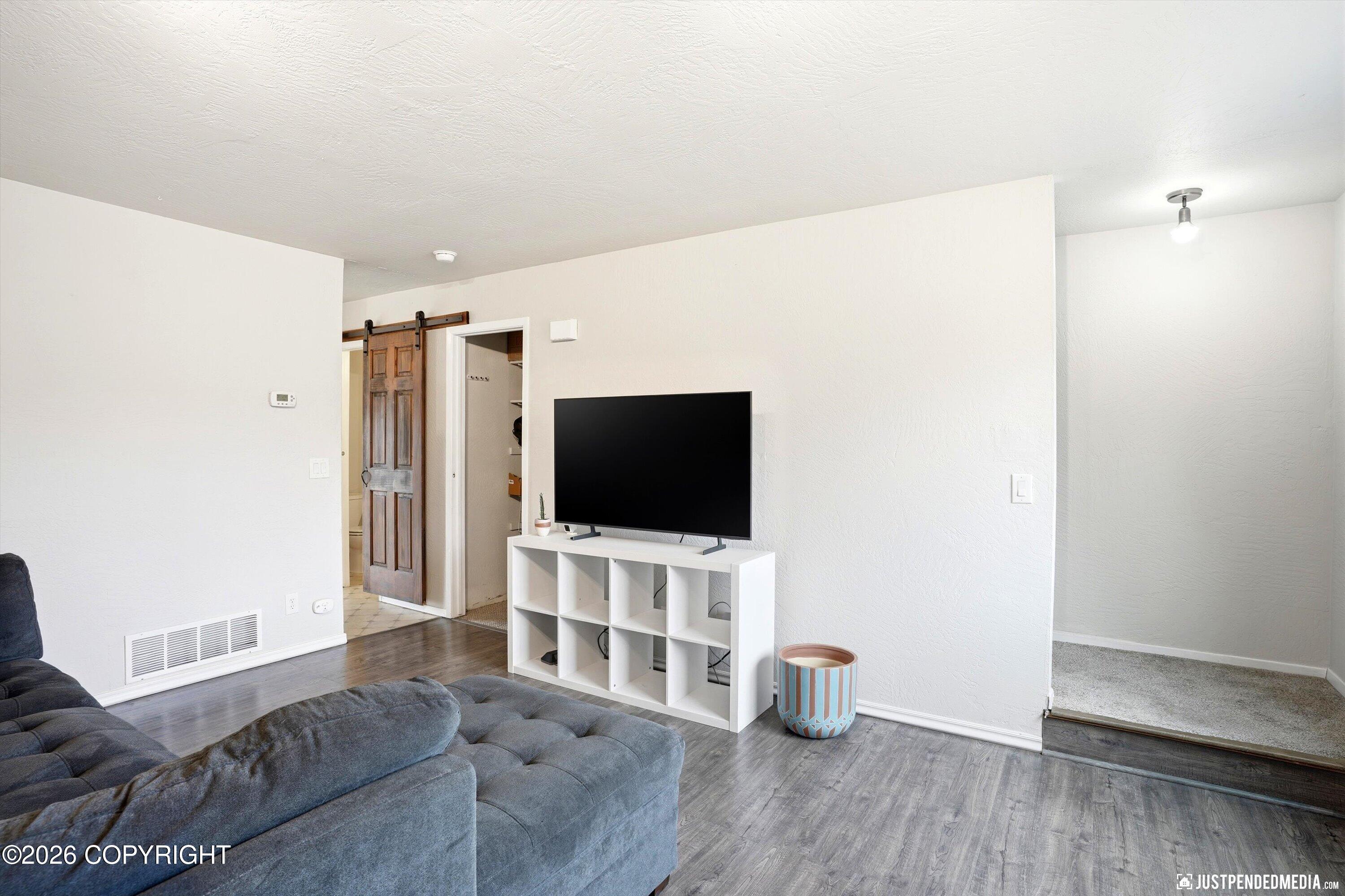3342 Leonard Circle
