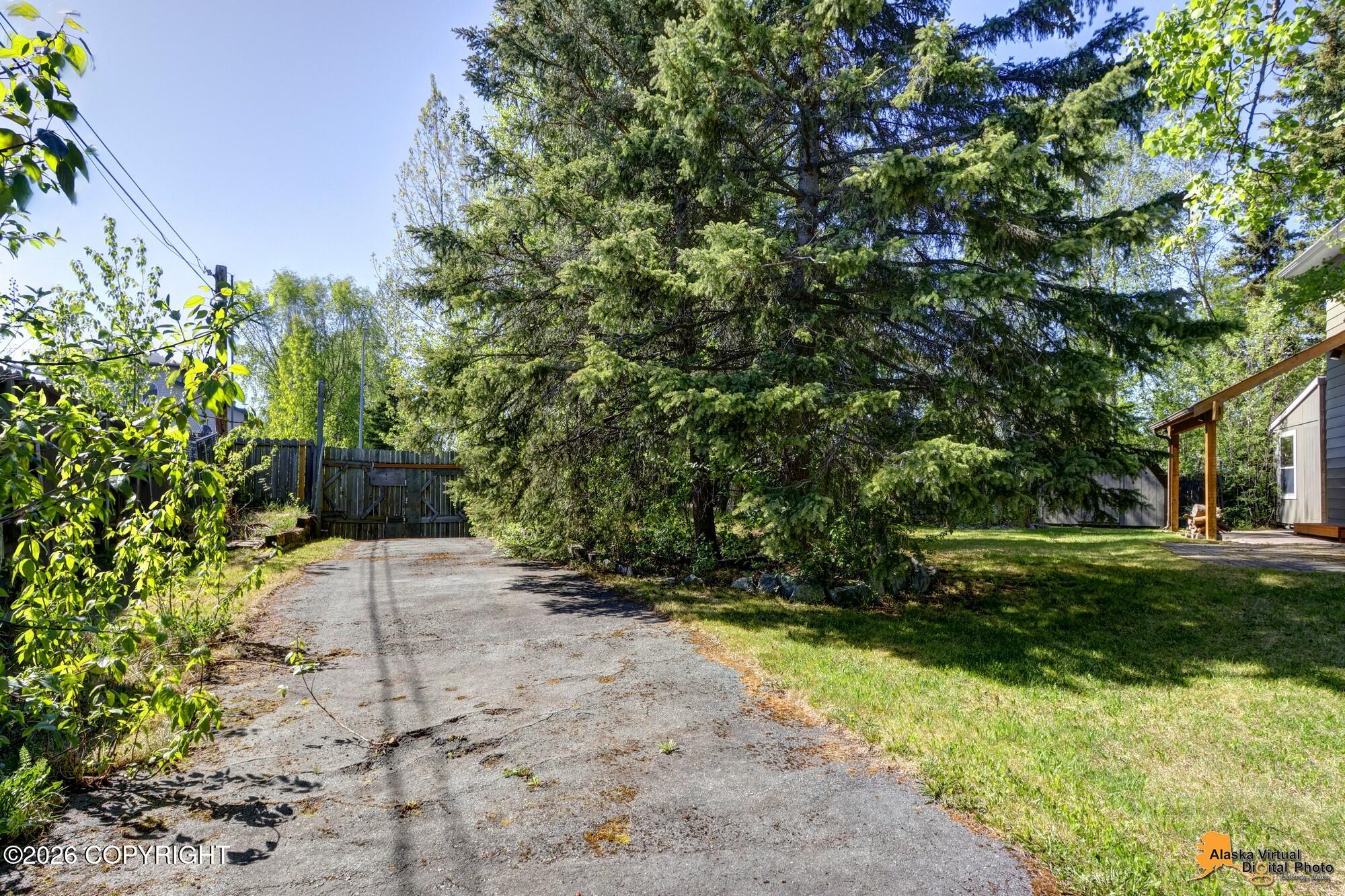 6104 Eastwood Court