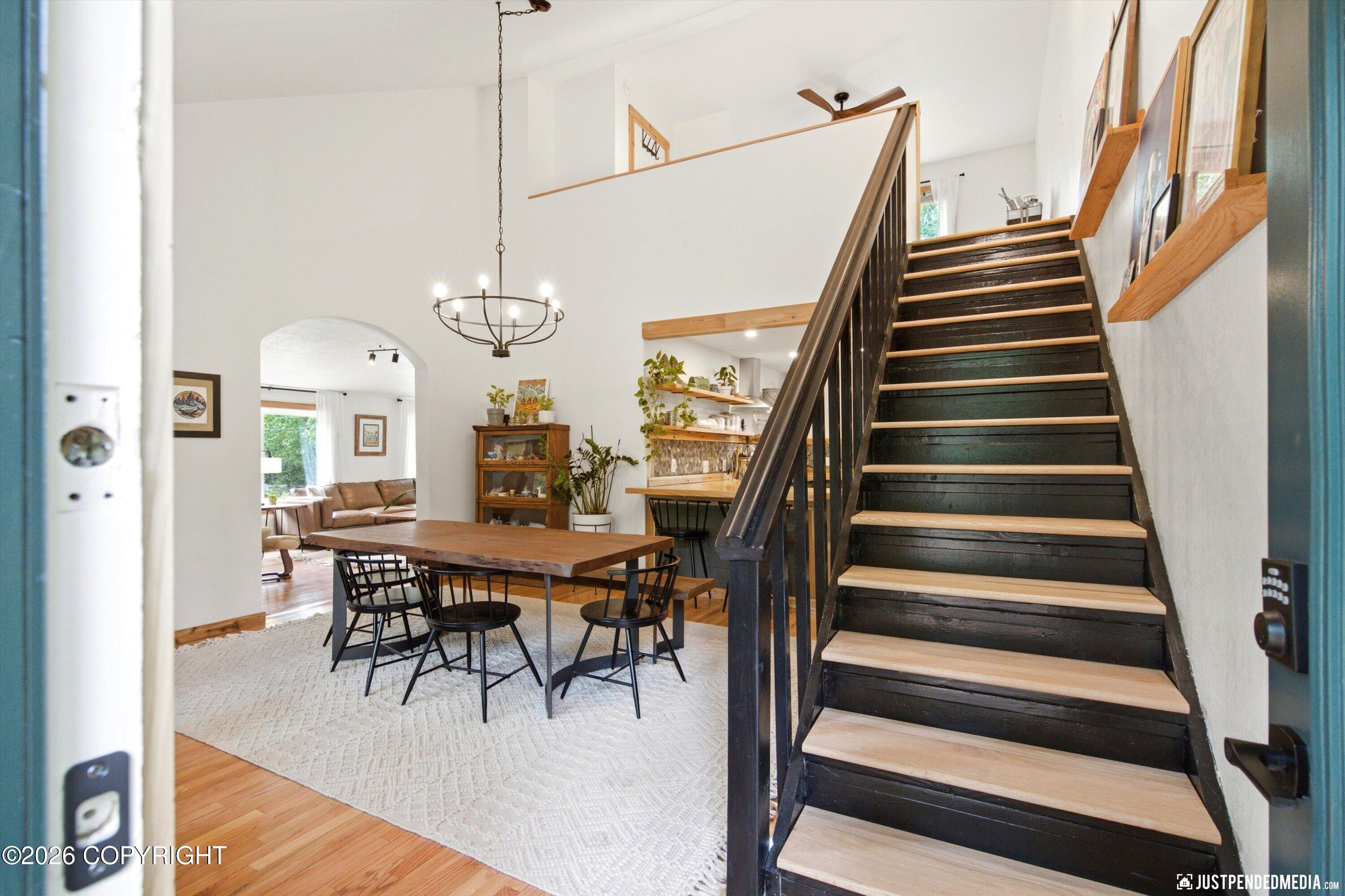 935 N Leatherleaf Loop