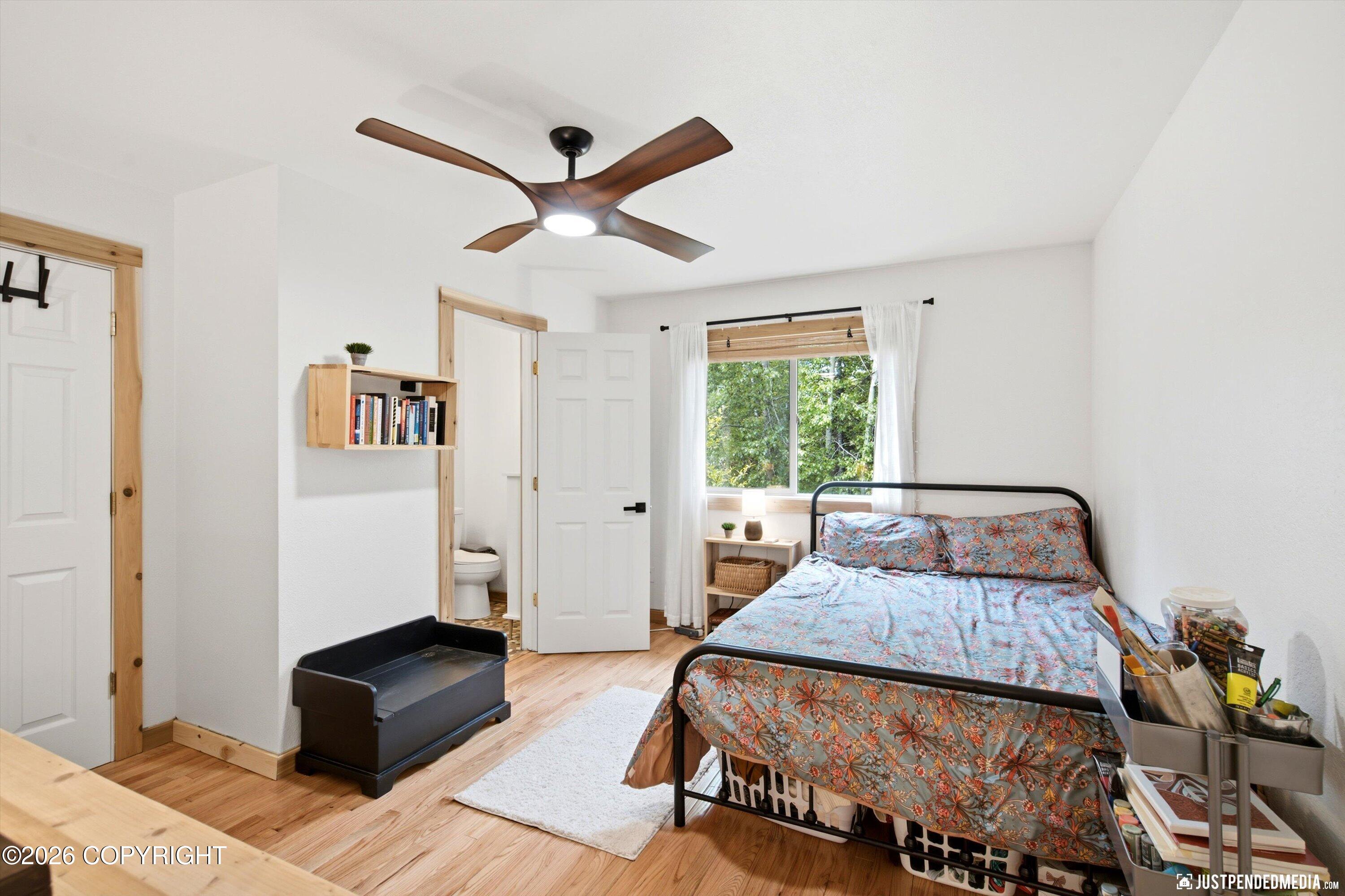 935 N Leatherleaf Loop