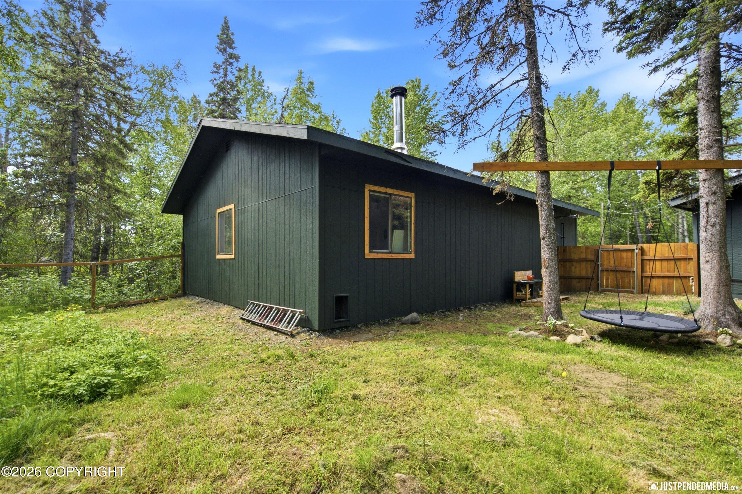 935 N Leatherleaf Loop