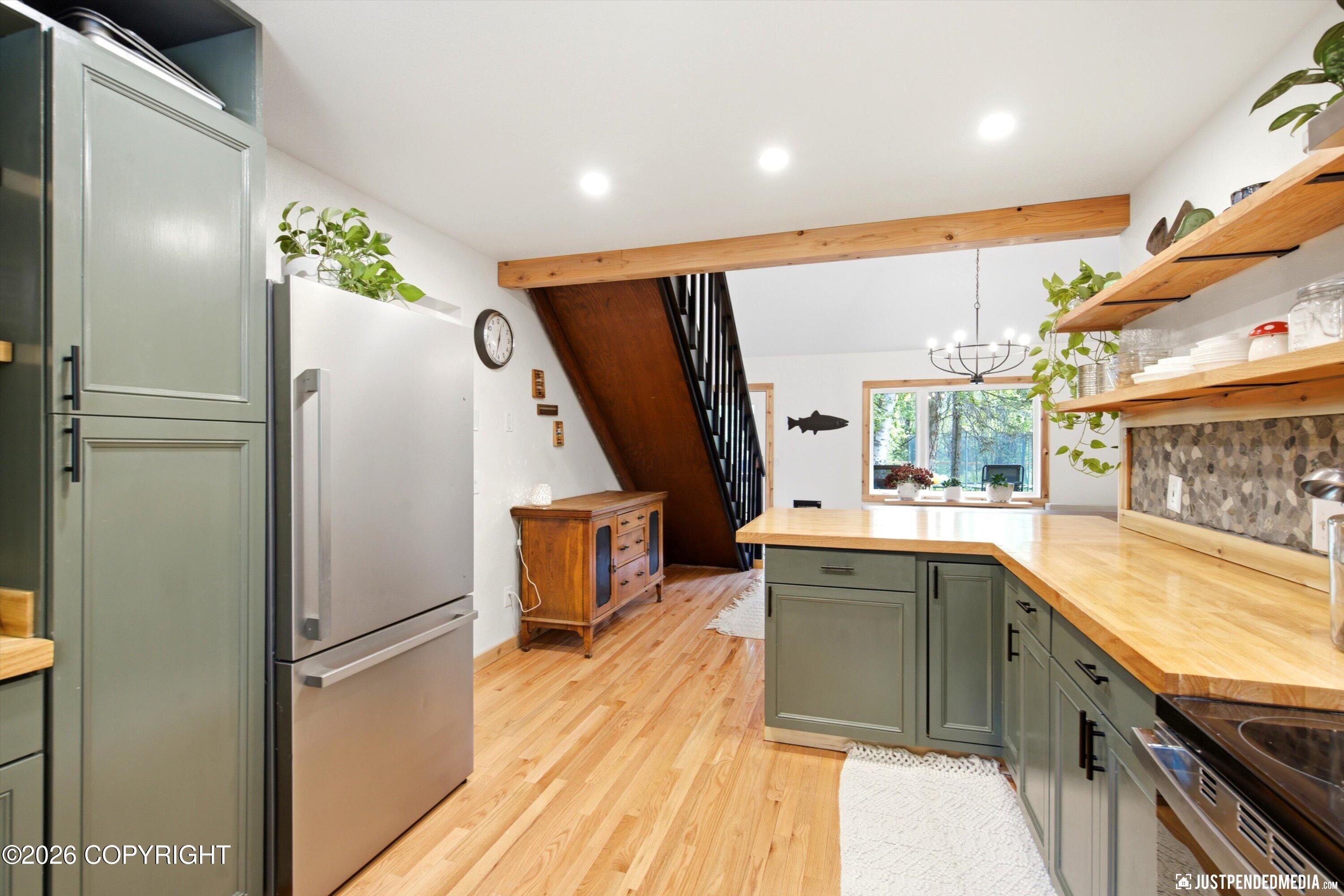 935 N Leatherleaf Loop