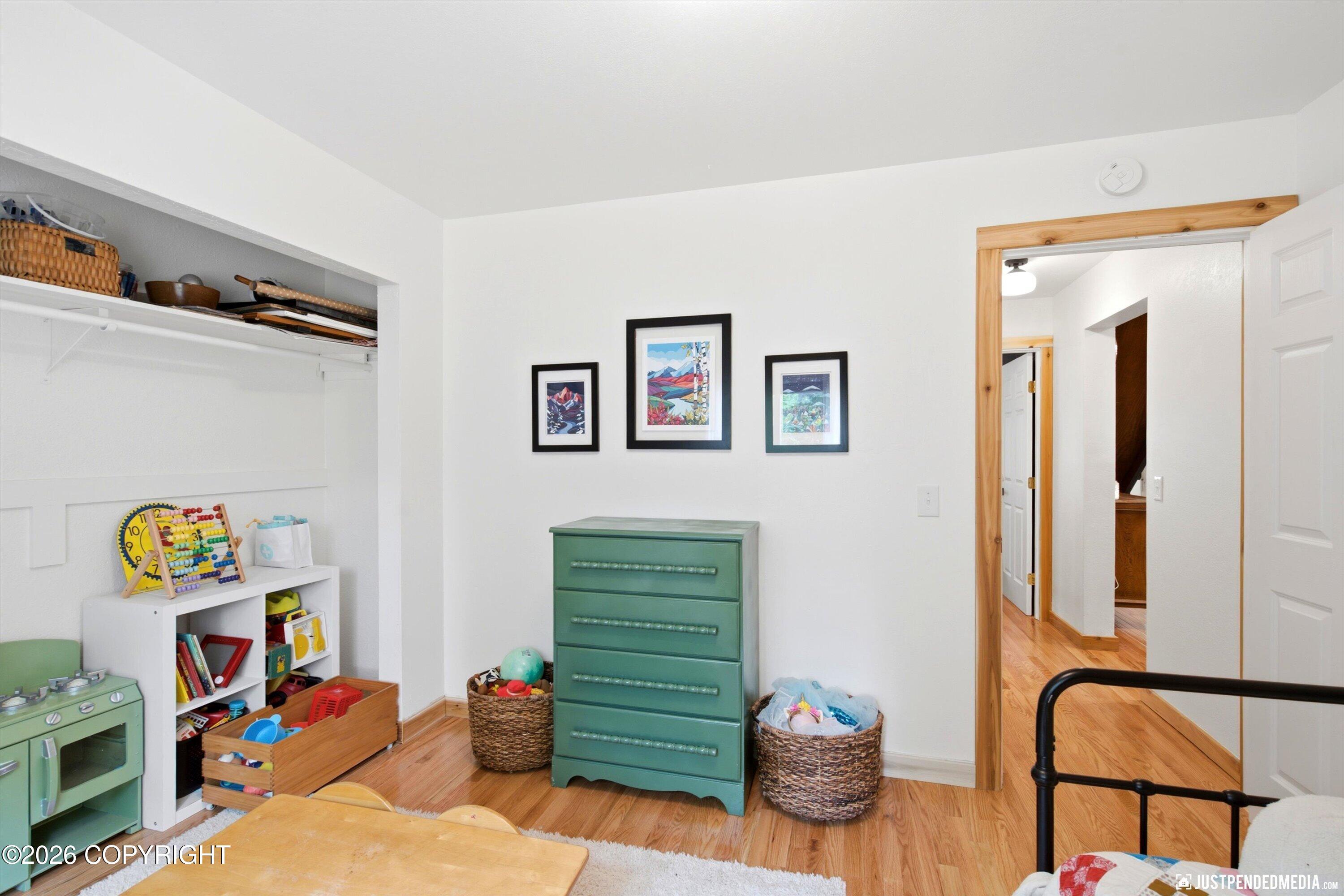 935 N Leatherleaf Loop