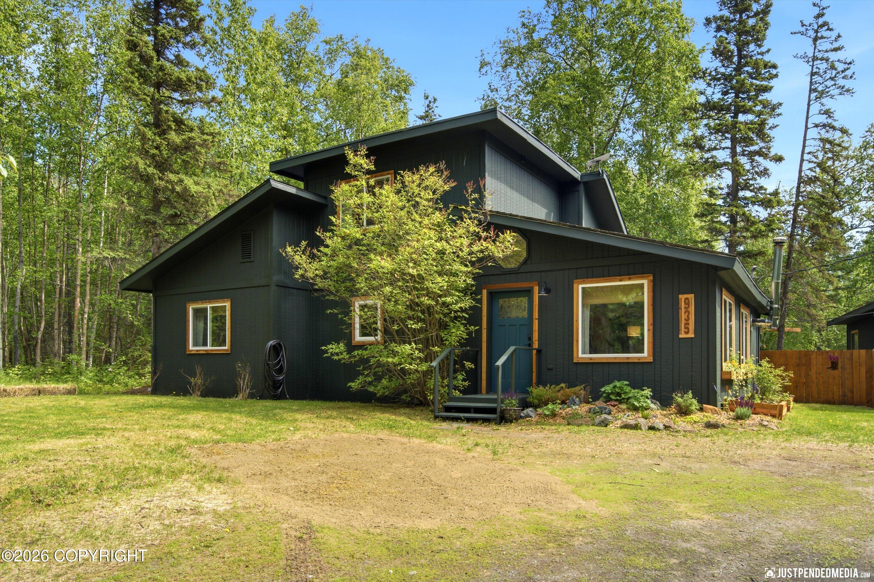 935 N Leatherleaf Loop