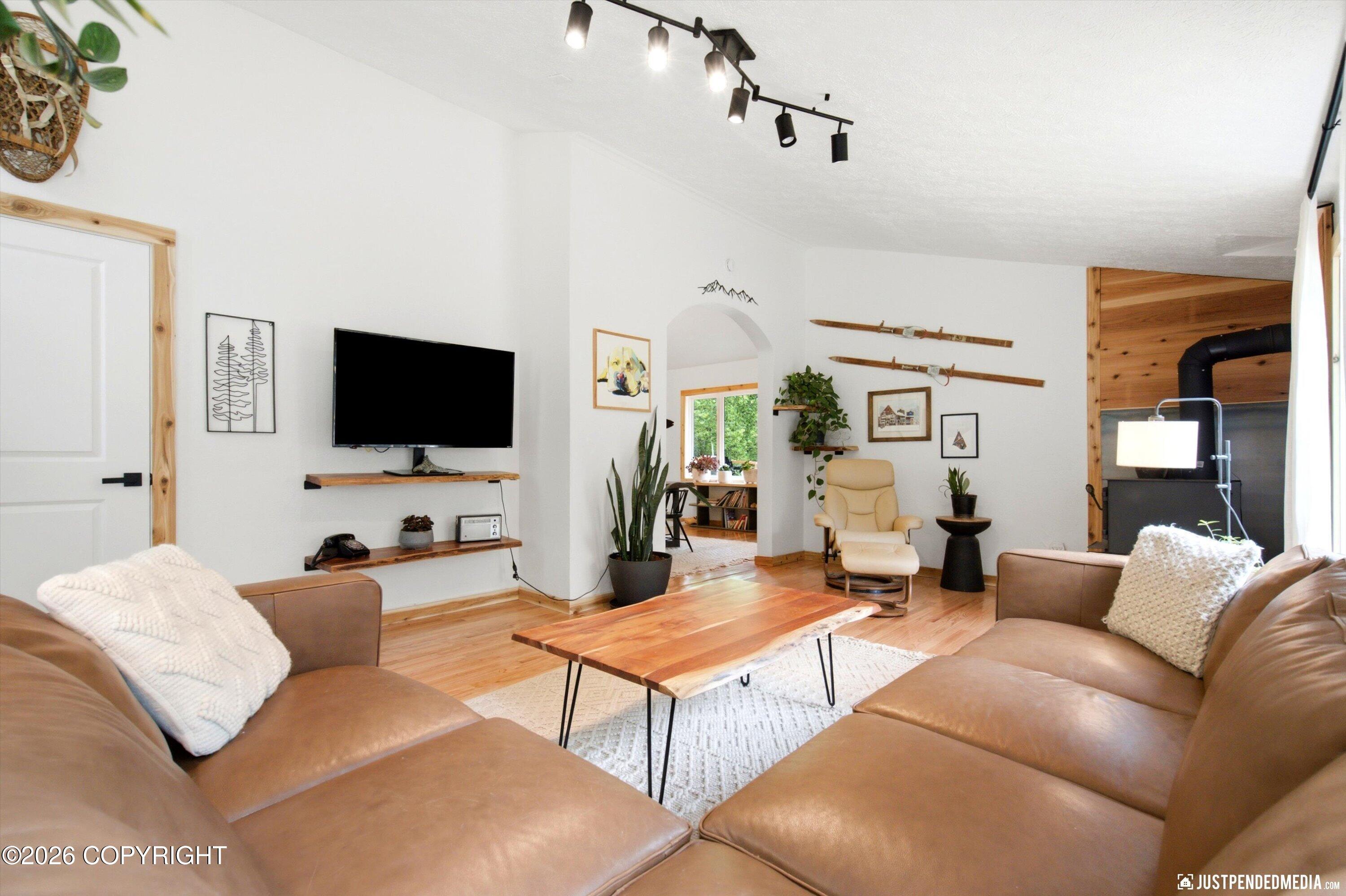 935 N Leatherleaf Loop