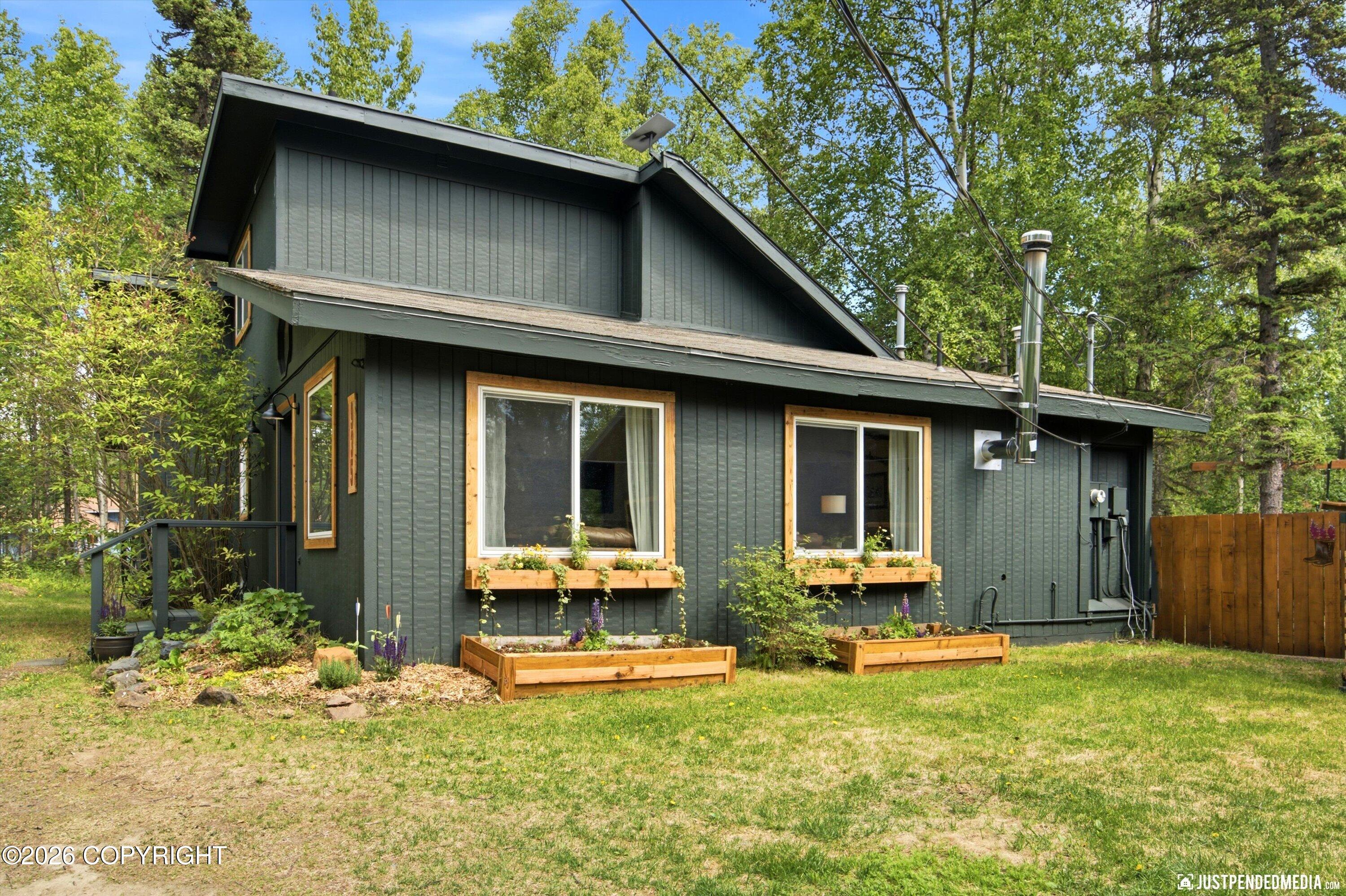 935 N Leatherleaf Loop