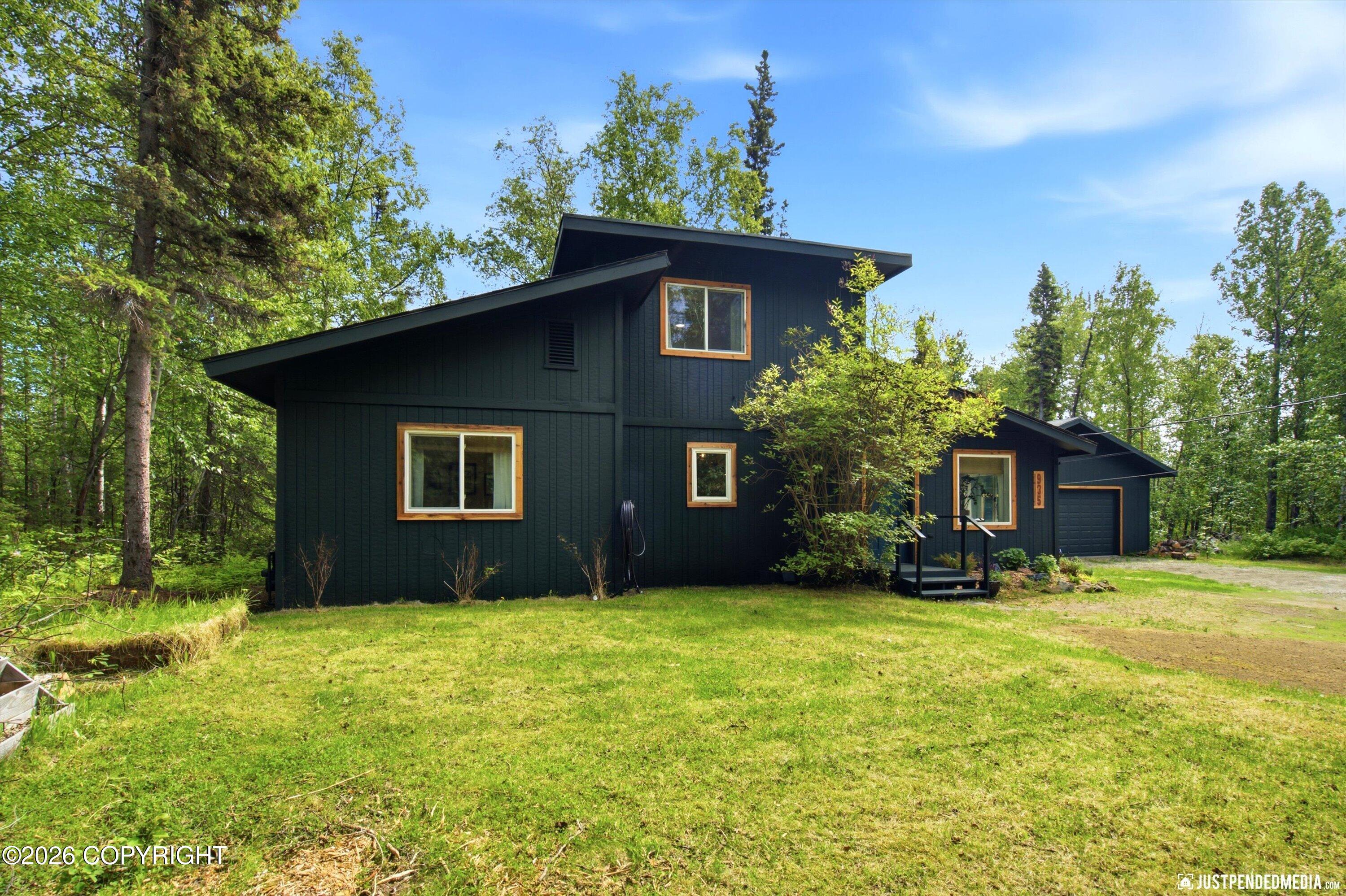935 N Leatherleaf Loop