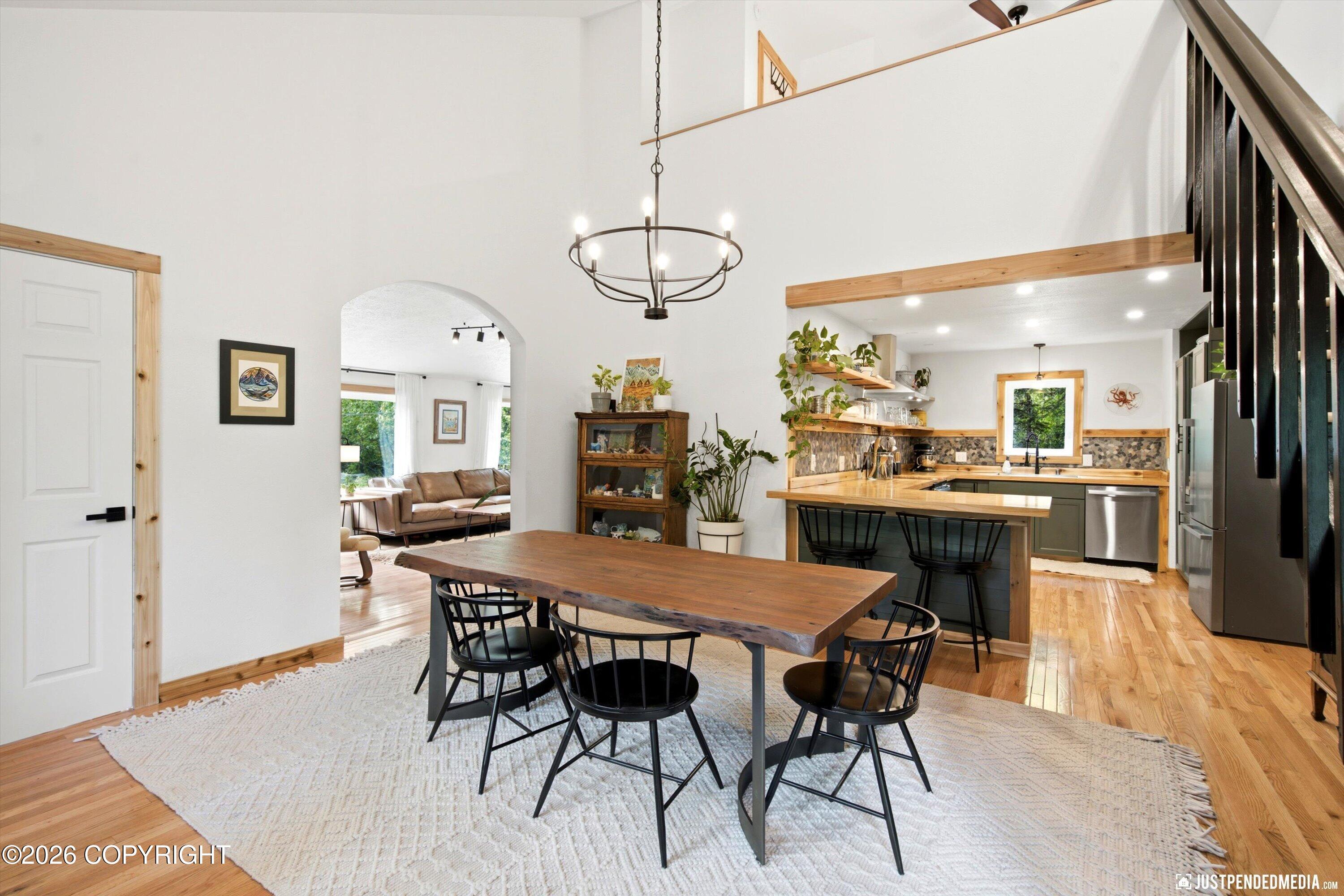 935 N Leatherleaf Loop