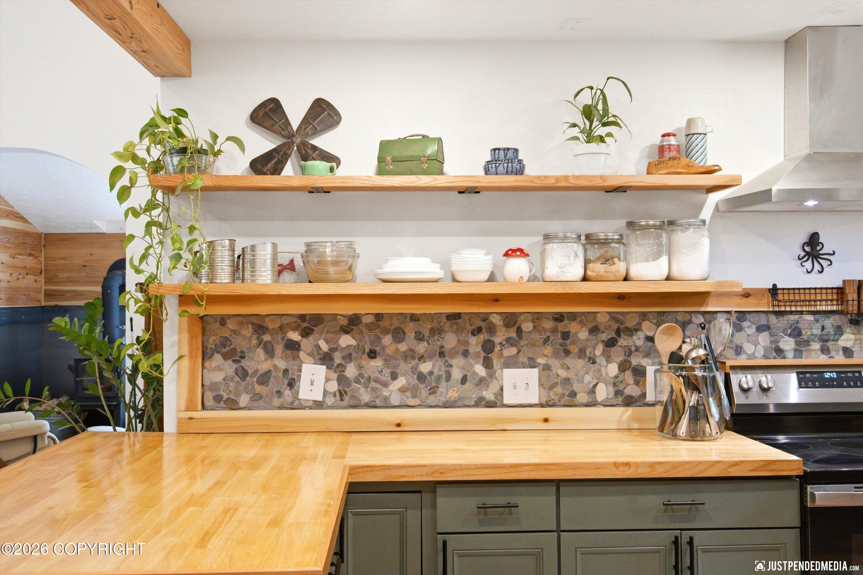 935 N Leatherleaf Loop