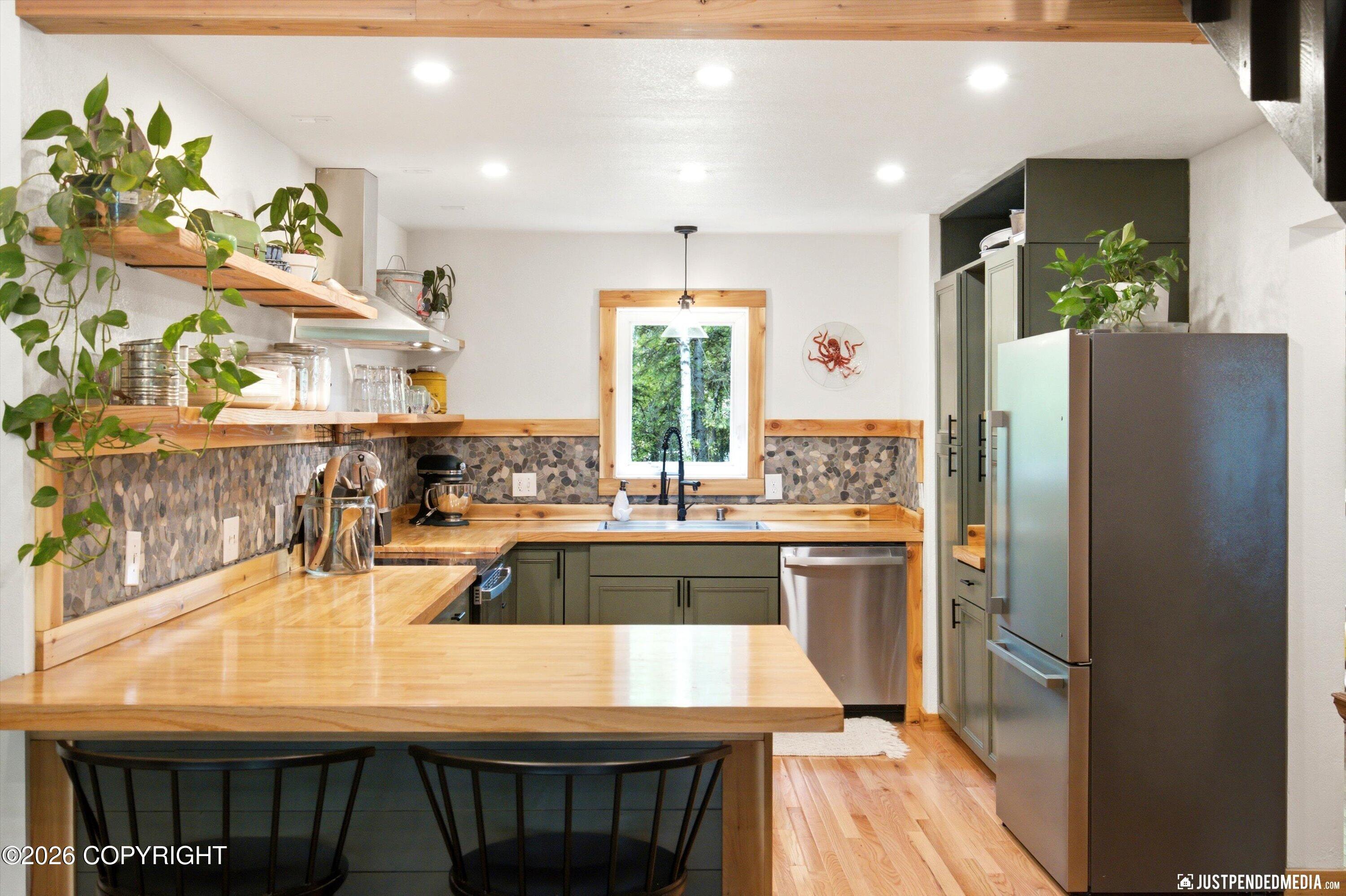 935 N Leatherleaf Loop