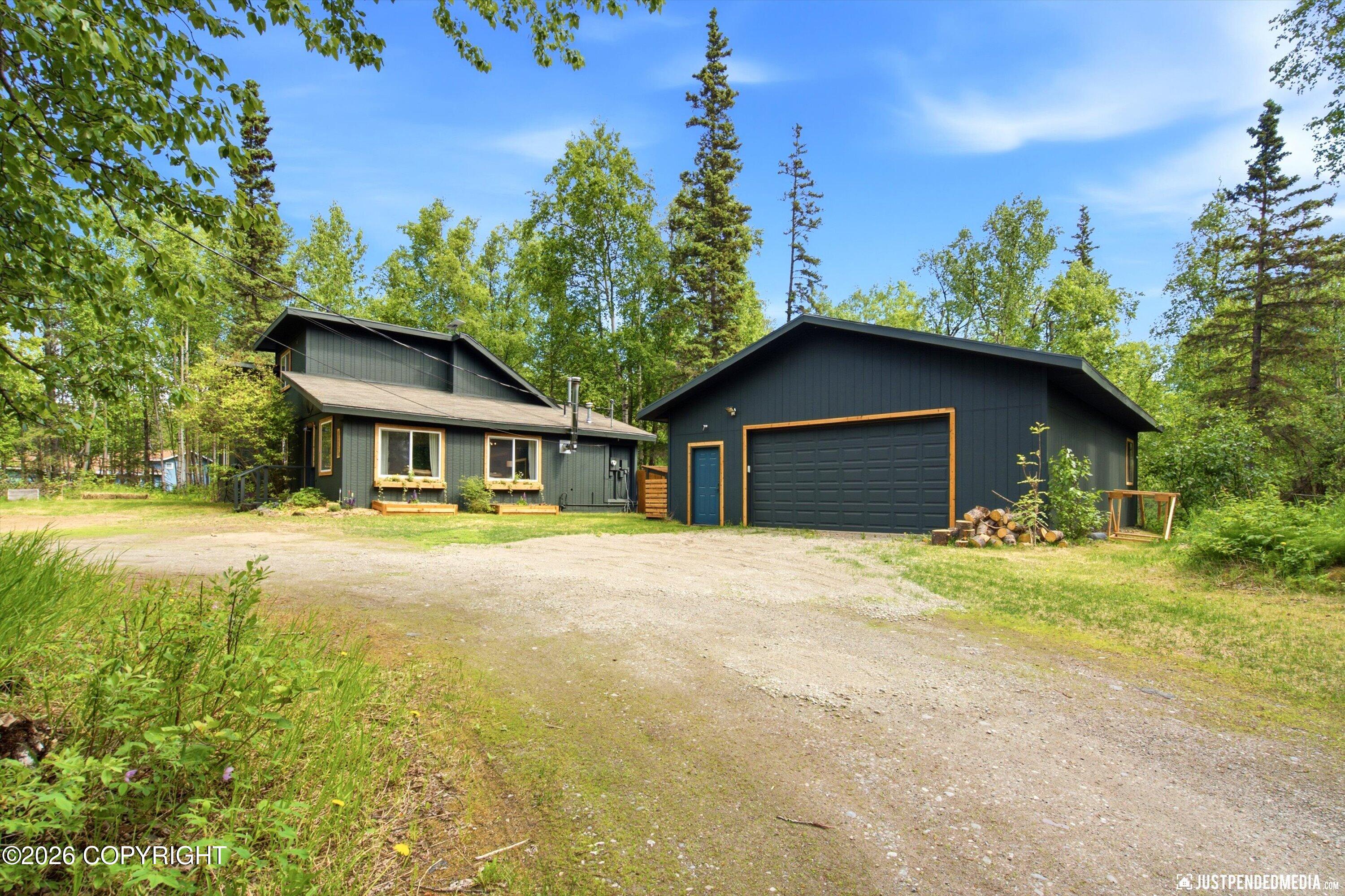 935 N Leatherleaf Loop