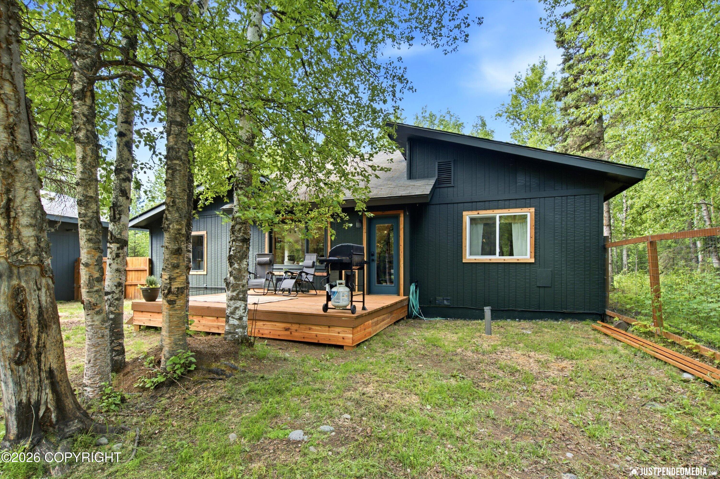 935 N Leatherleaf Loop