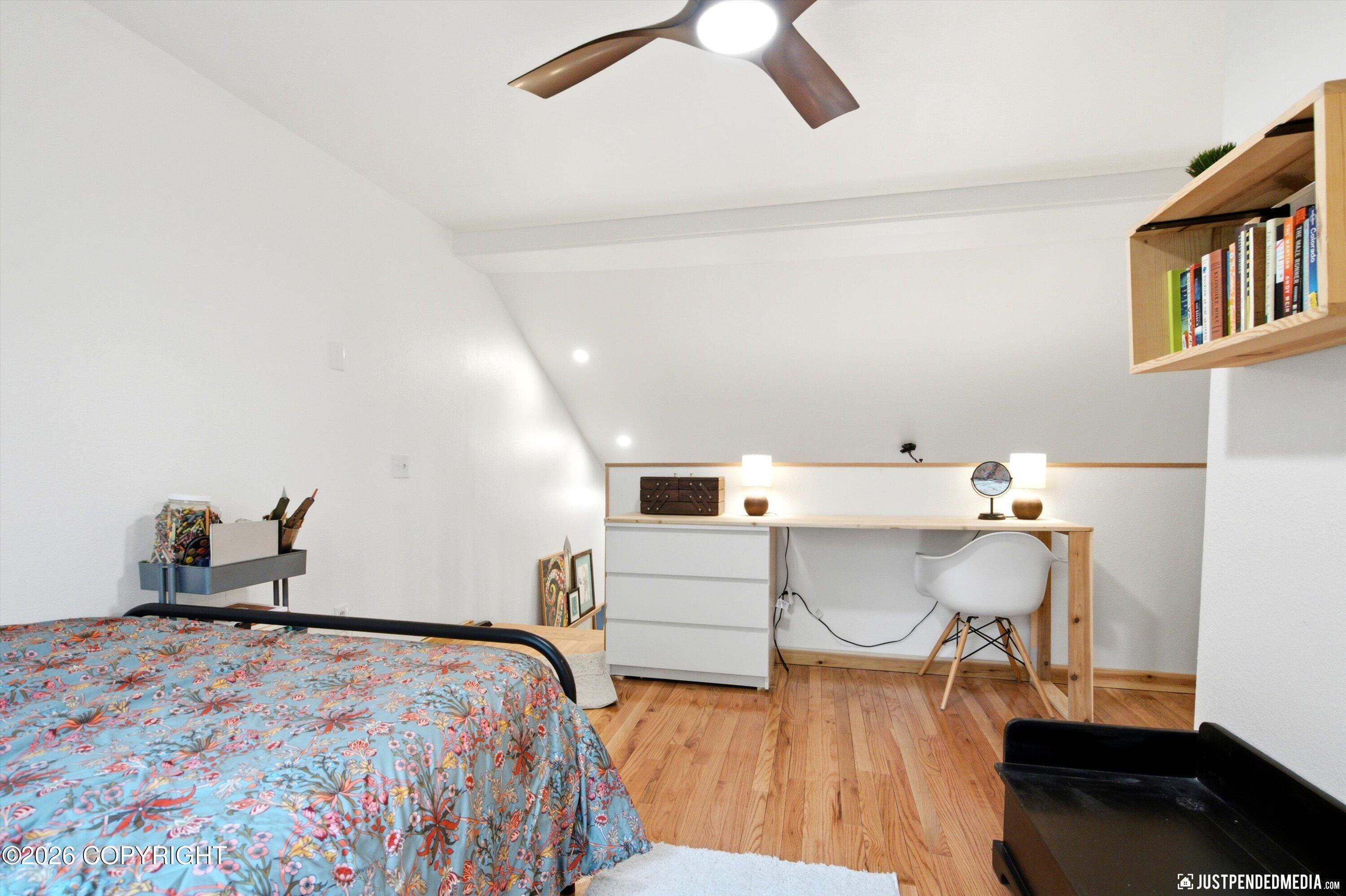 935 N Leatherleaf Loop