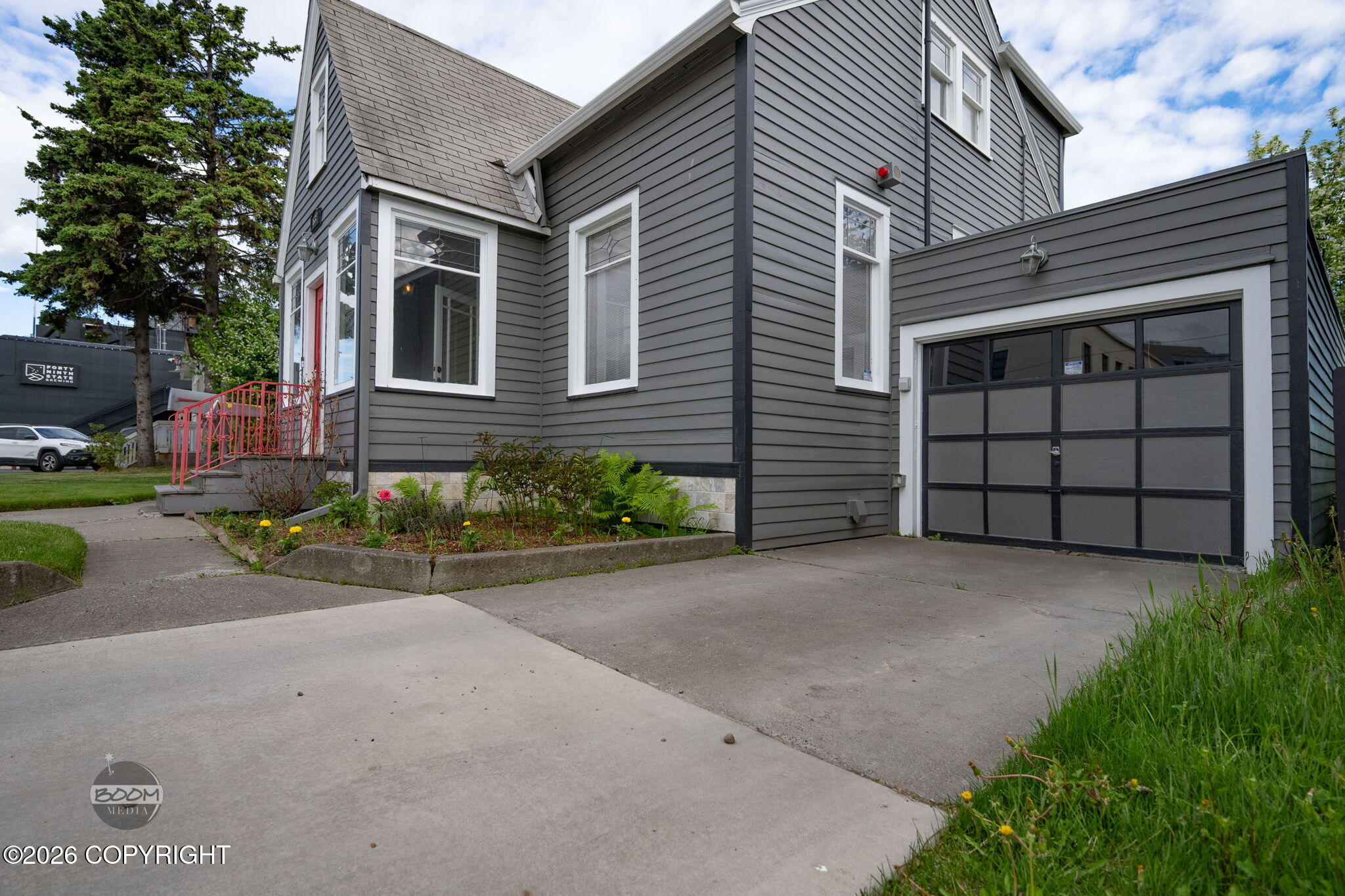 637 W 3rd Avenue
