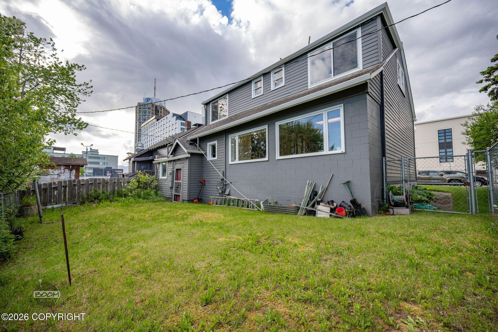 637 W 3rd Avenue