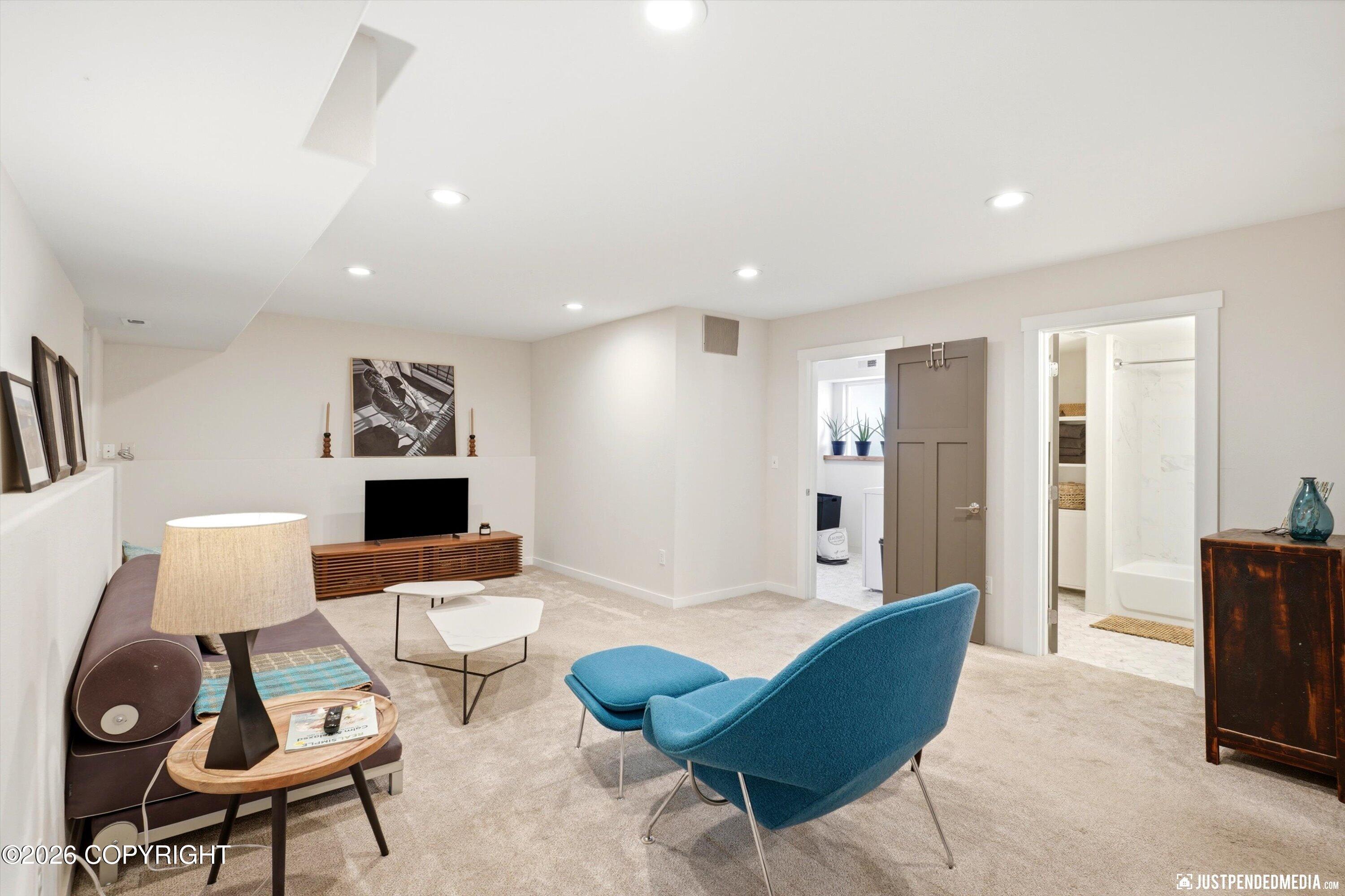 6421 Rockridge Drive