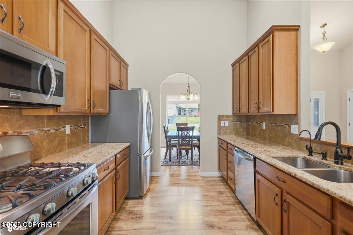 210 W Goldenwood Street