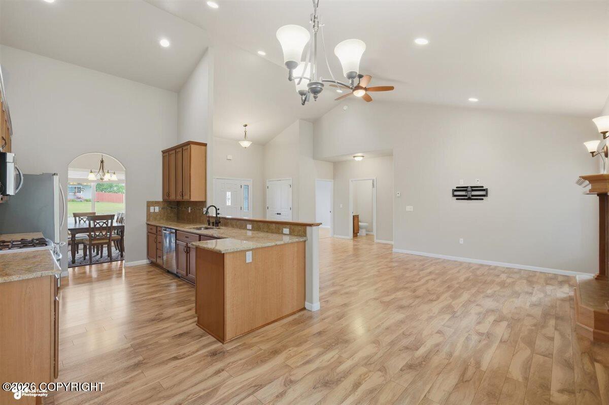 210 W Goldenwood Street