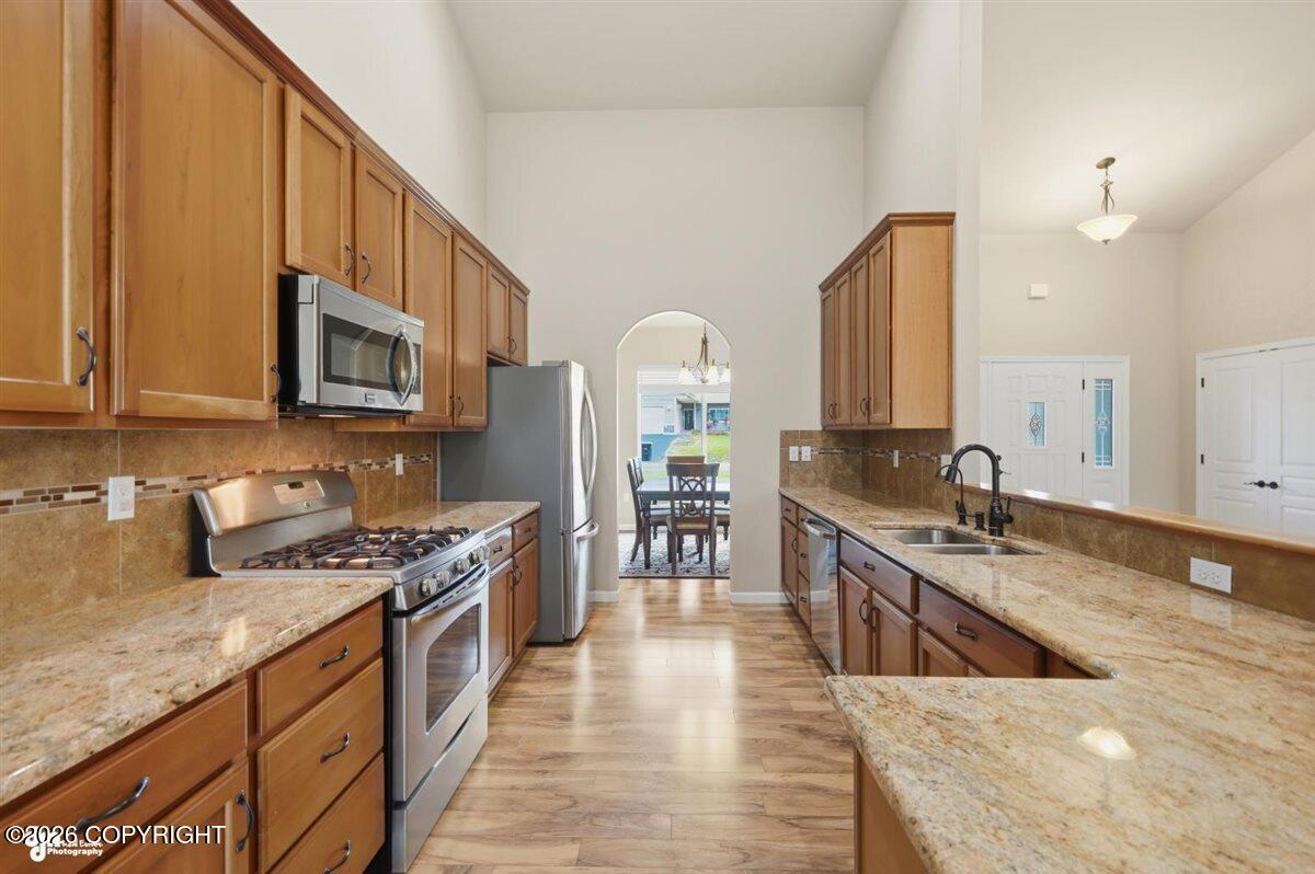 210 W Goldenwood Street