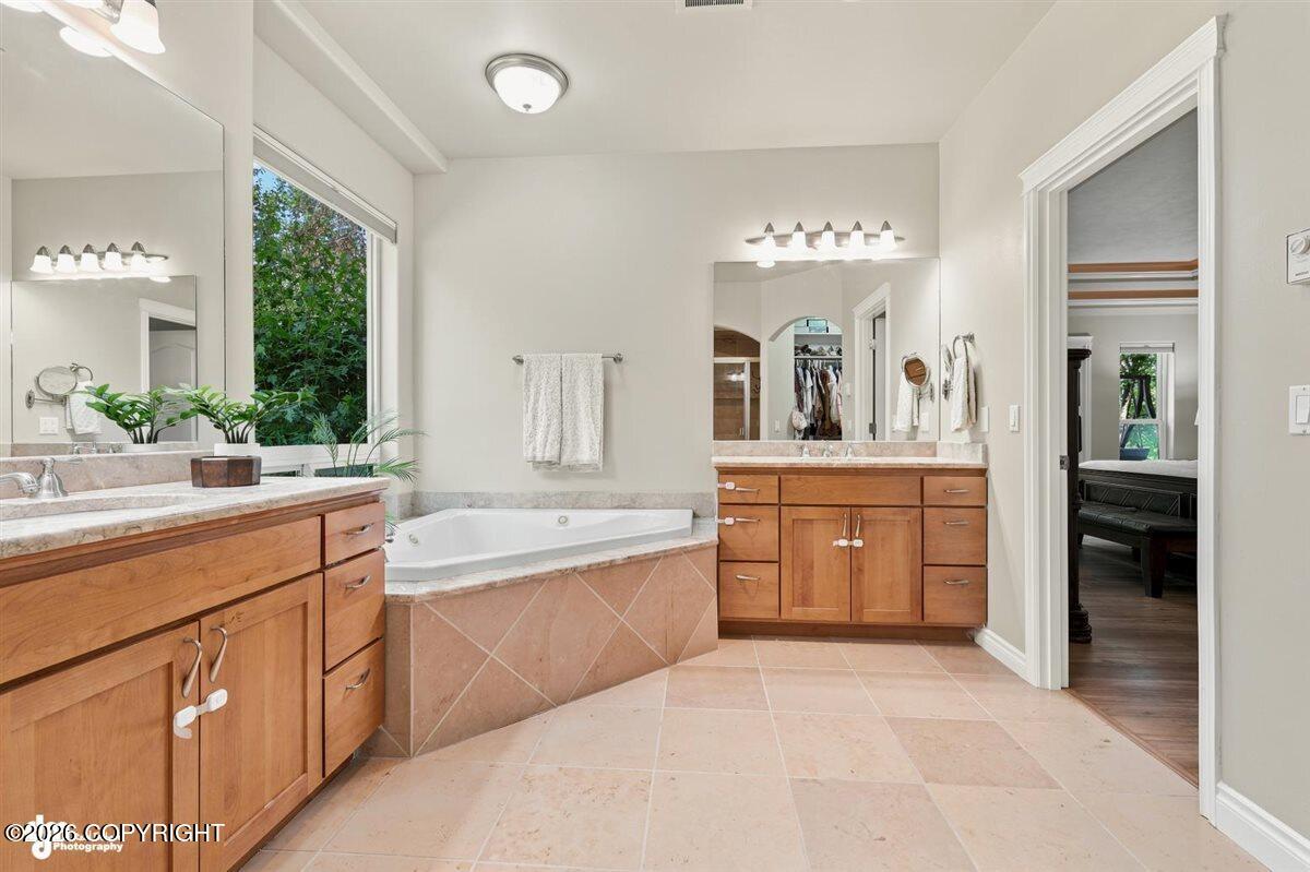 3318 S Charming Valley Loop