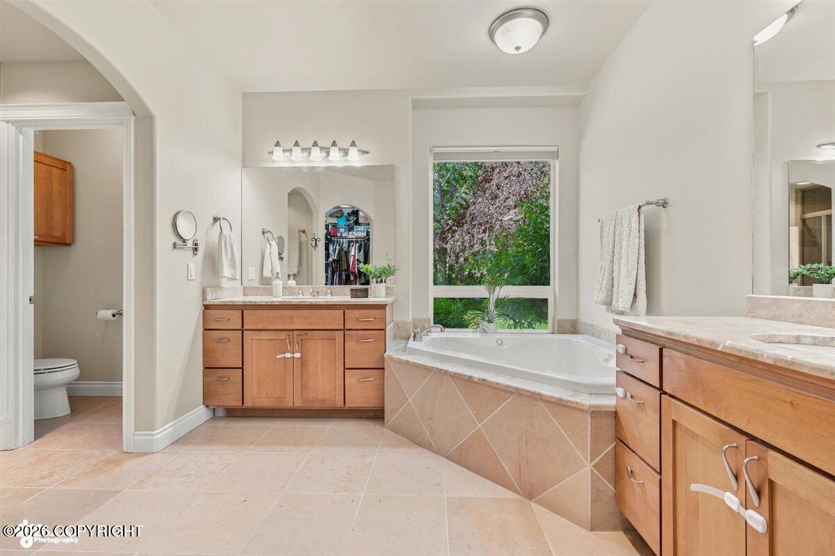3318 S Charming Valley Loop