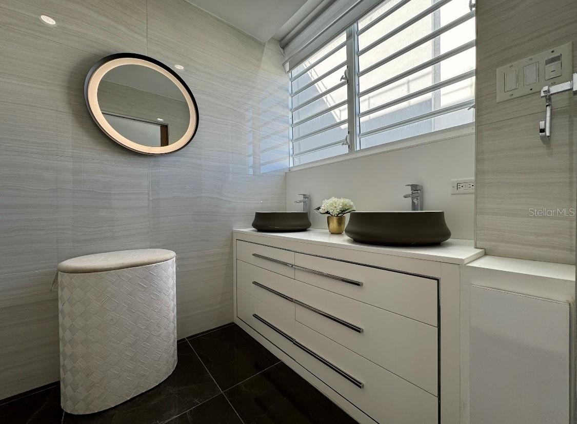 1309 MAGDALENA AVE. #M-61