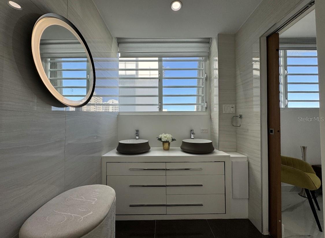 1309 MAGDALENA AVE. #M-61