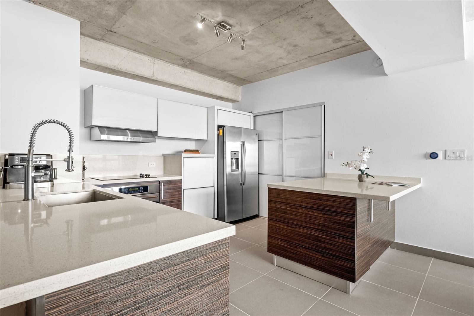 404 CONSTITUCION AVE #805