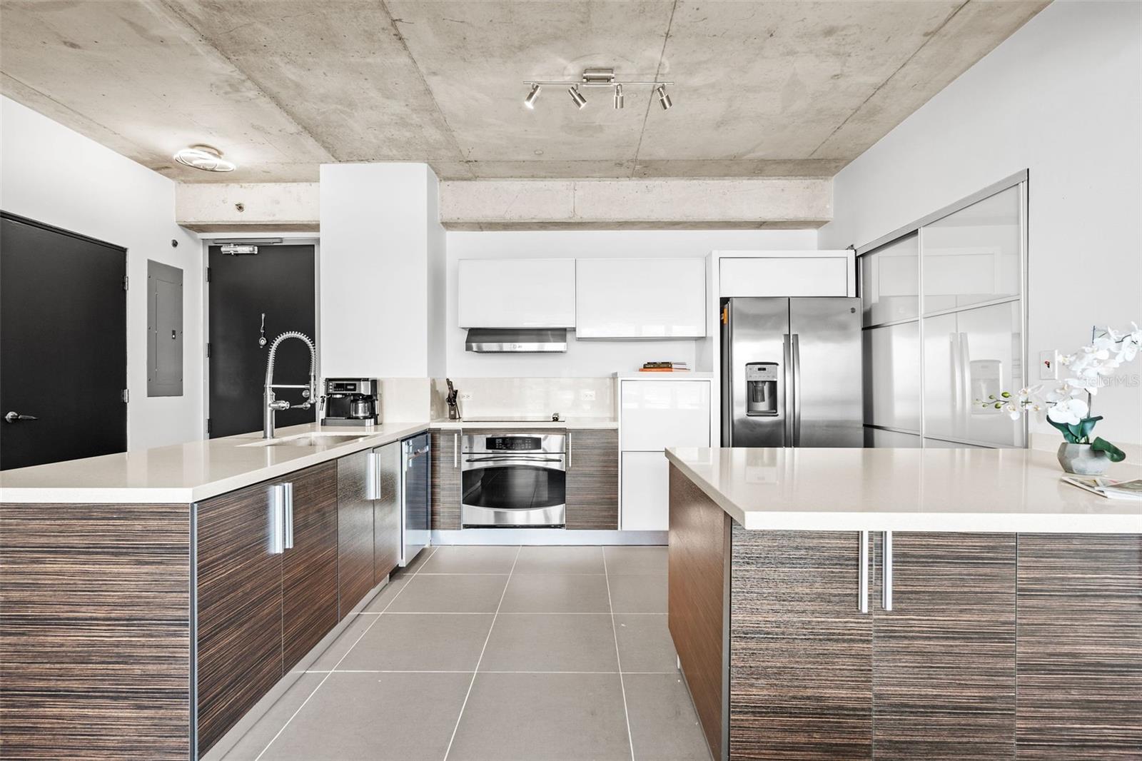 404 CONSTITUCION AVE #805