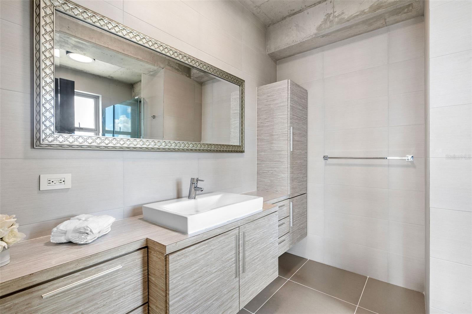 404 CONSTITUCION AVE #805