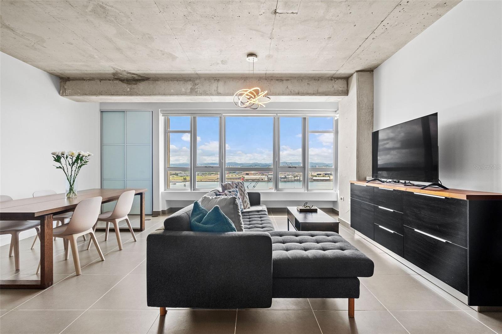 404 CONSTITUCION AVE #805