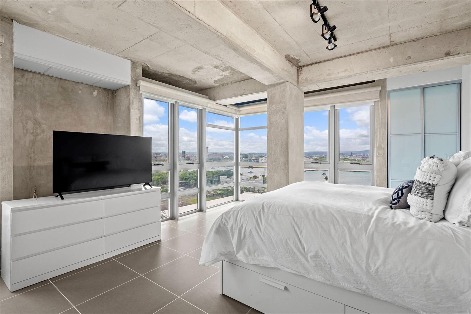 404 CONSTITUCION AVE #805