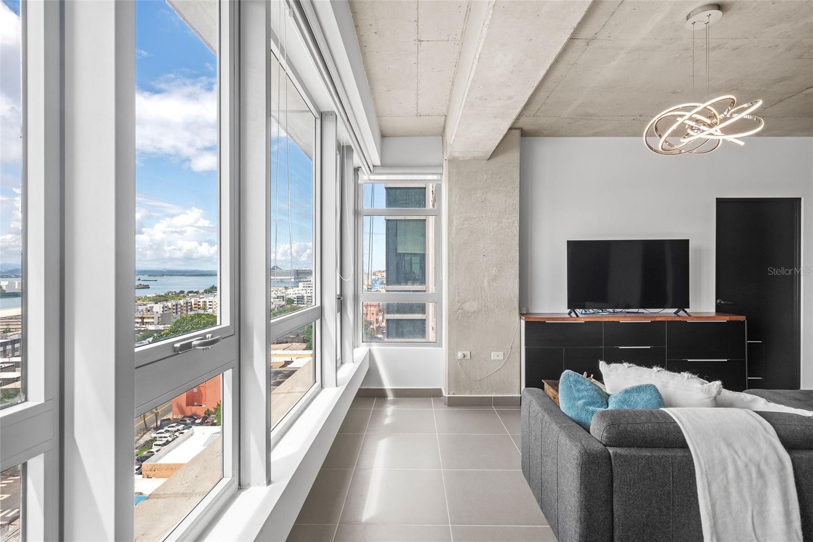 404 CONSTITUCION AVE #805