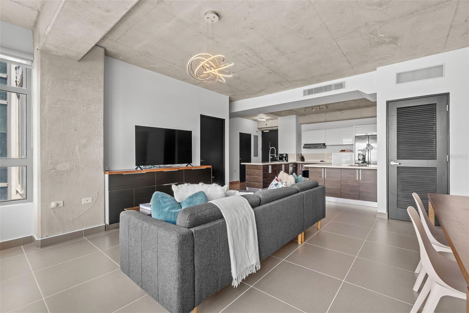 404 CONSTITUCION AVE #805