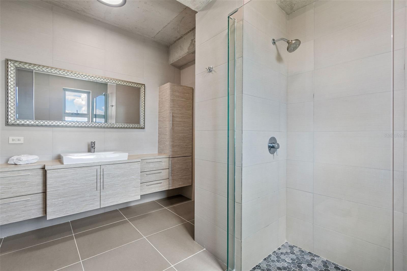 404 CONSTITUCION AVE #805