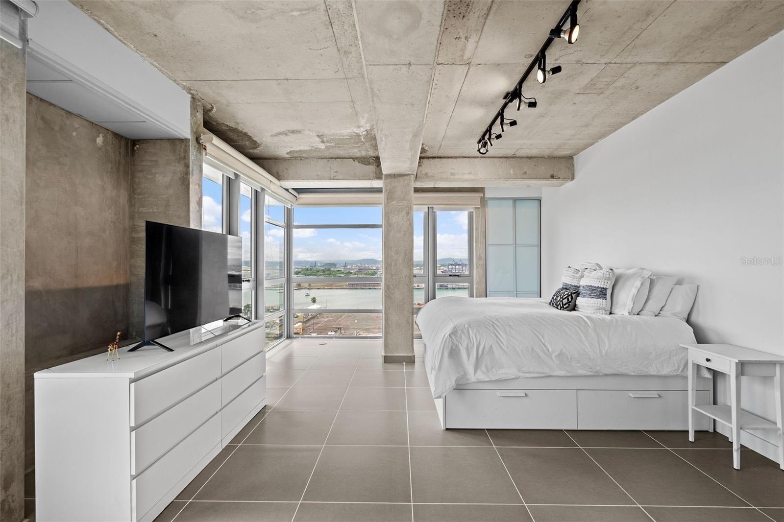 404 CONSTITUCION AVE #805