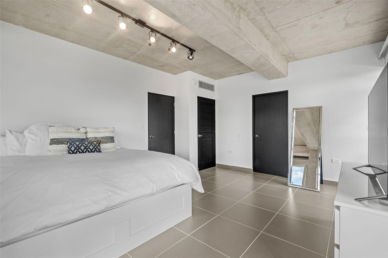 404 CONSTITUCION AVE #805