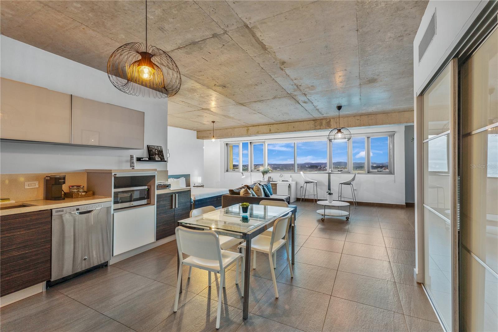 404 AVE DE LA CONSTITUCION #1906